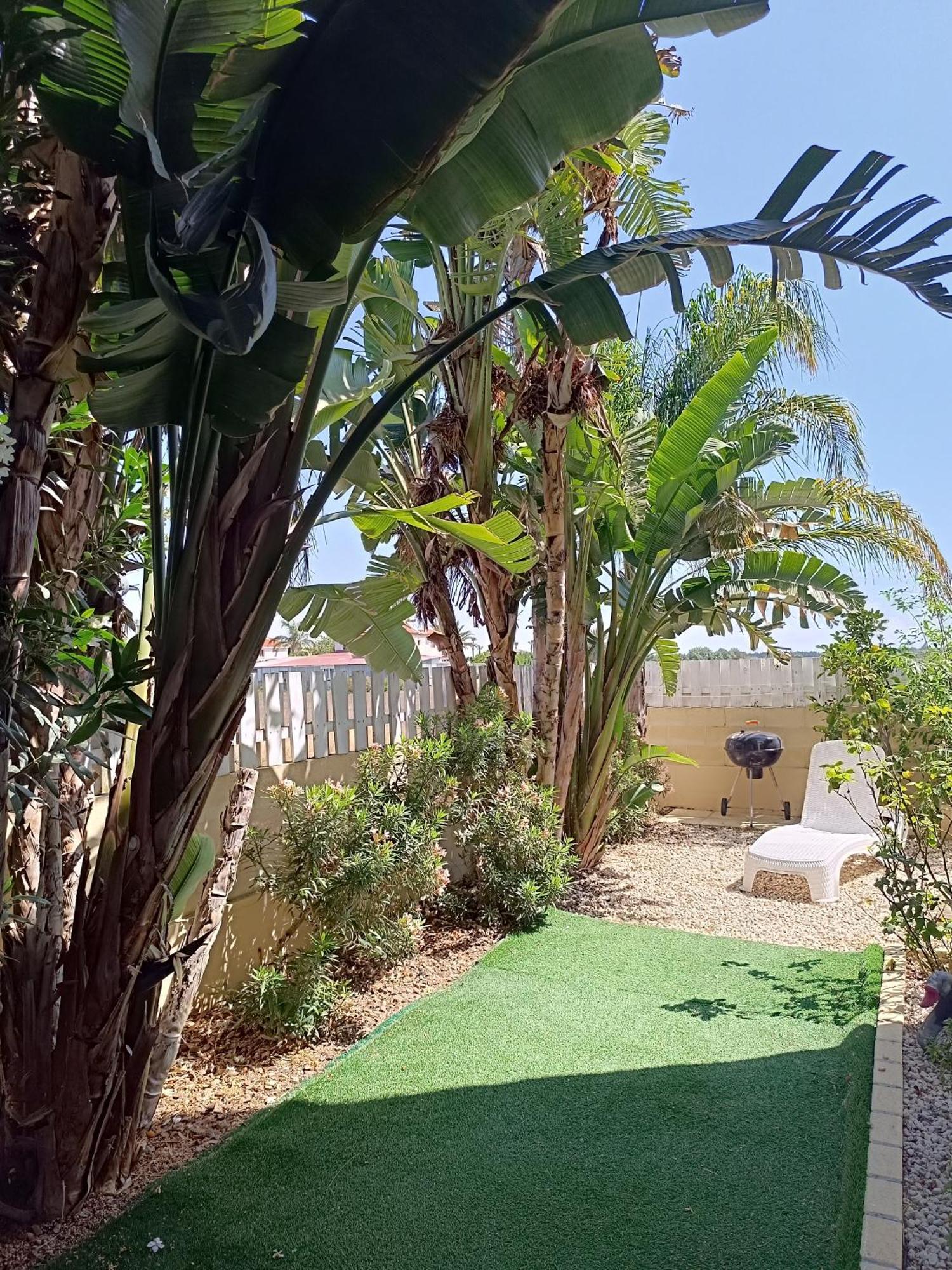 Garden Art Apartment *