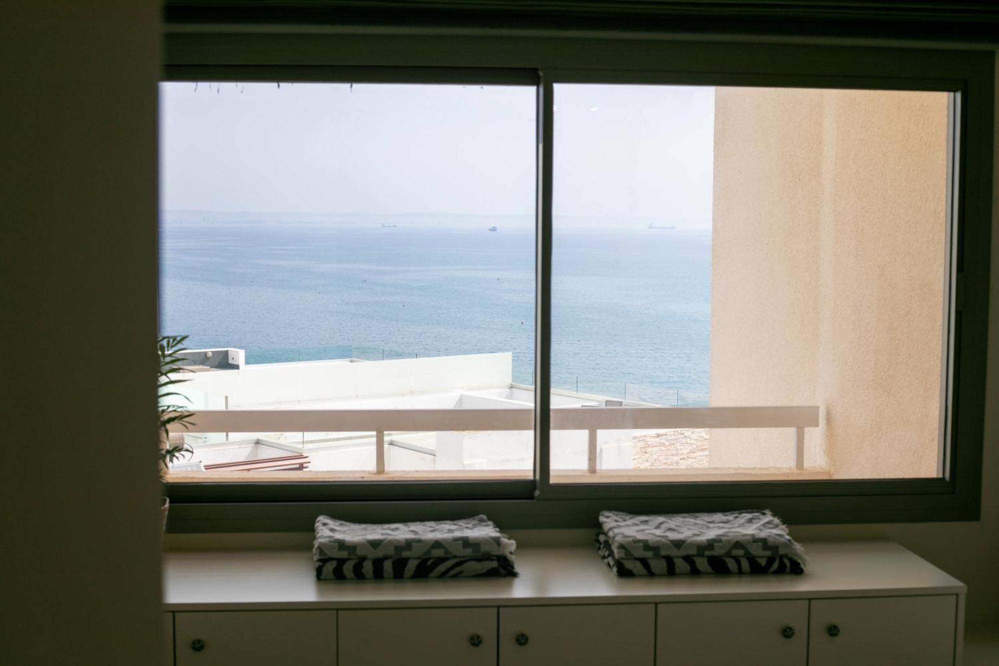 Palmove Luxurious Beachfront Apartment