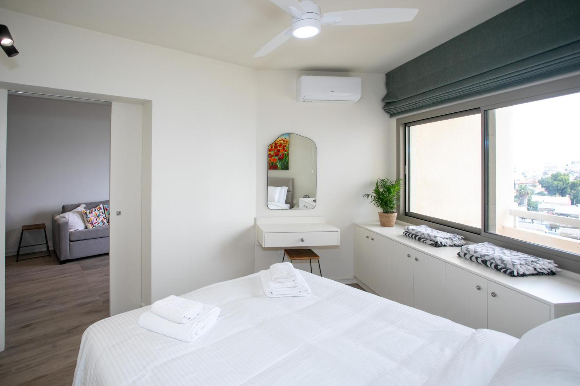 Apartment Palmove Luxurious Beachfront Larnaca