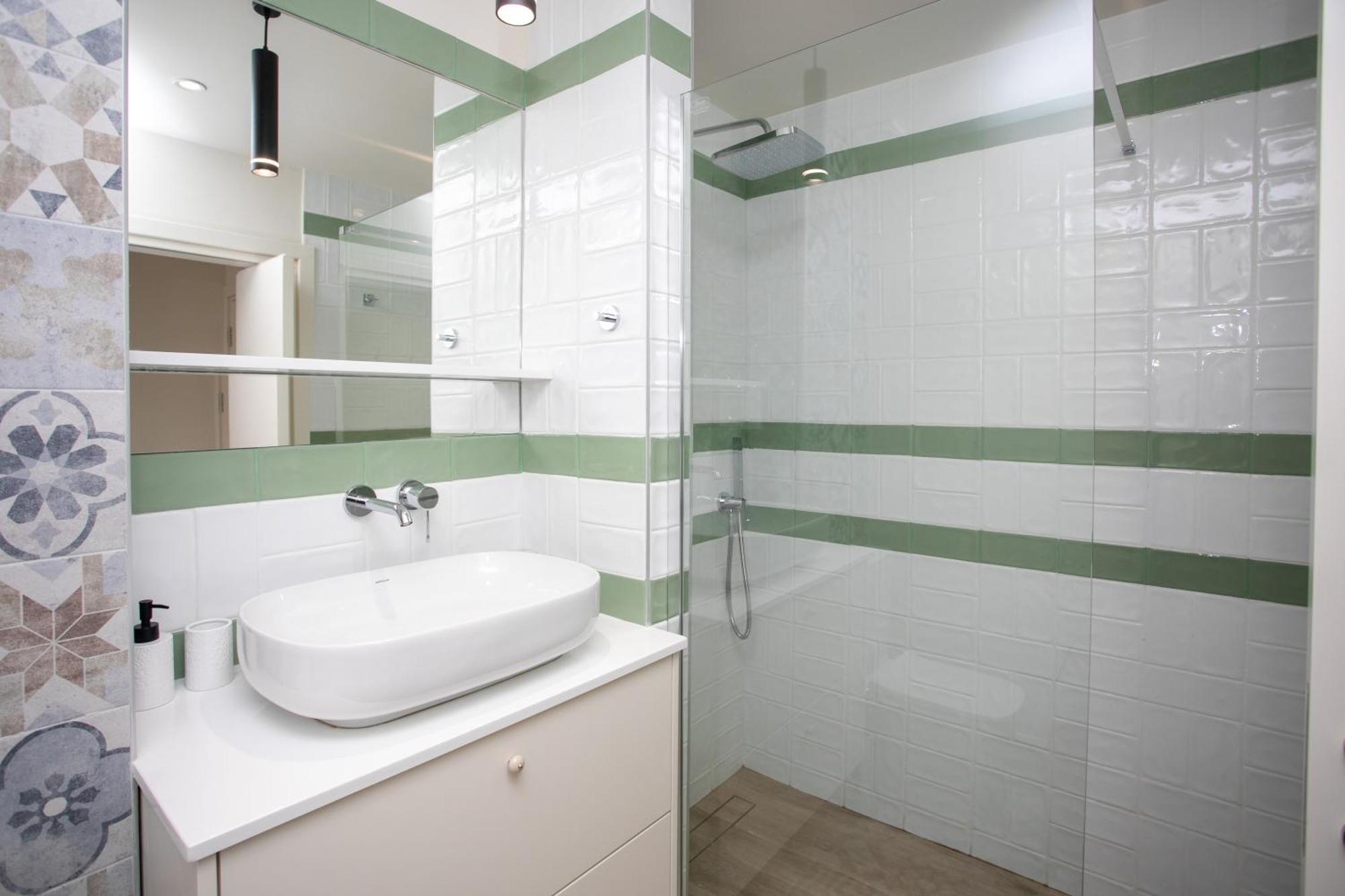 Palmove Luxurious Beachfront Apartment *