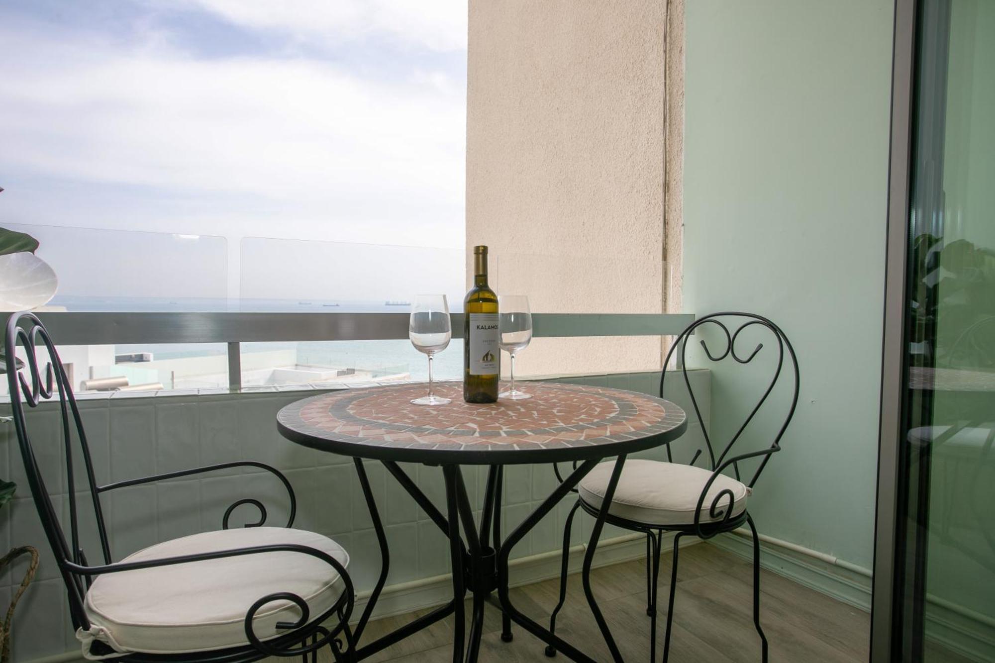 Palmove Luxurious Beachfront * Larnaca