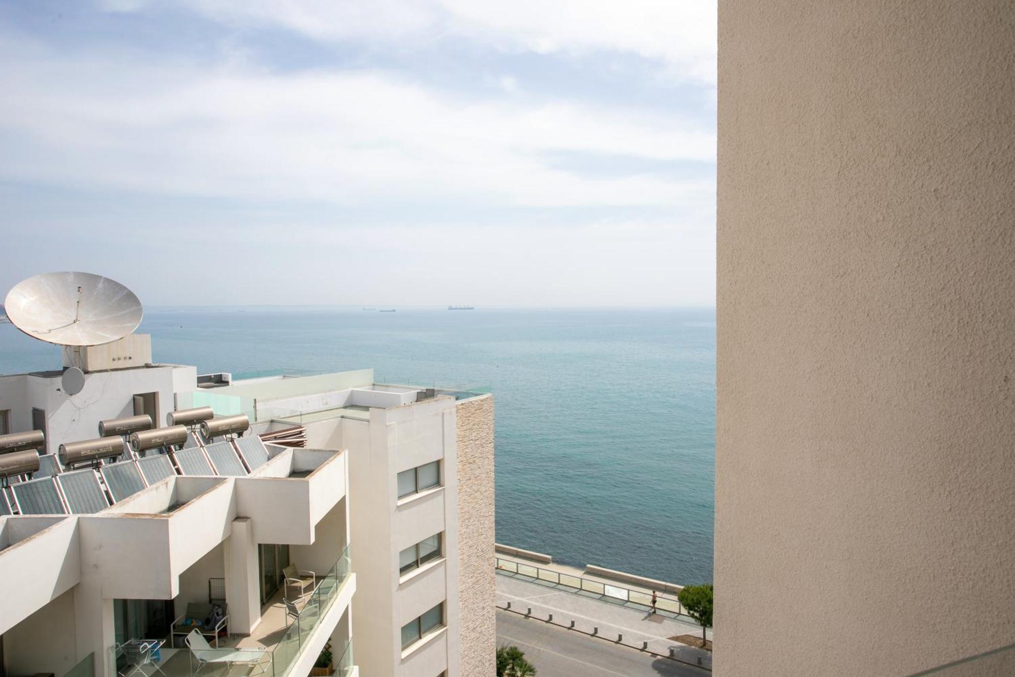 Palmove Luxurious Beachfront Larnaca