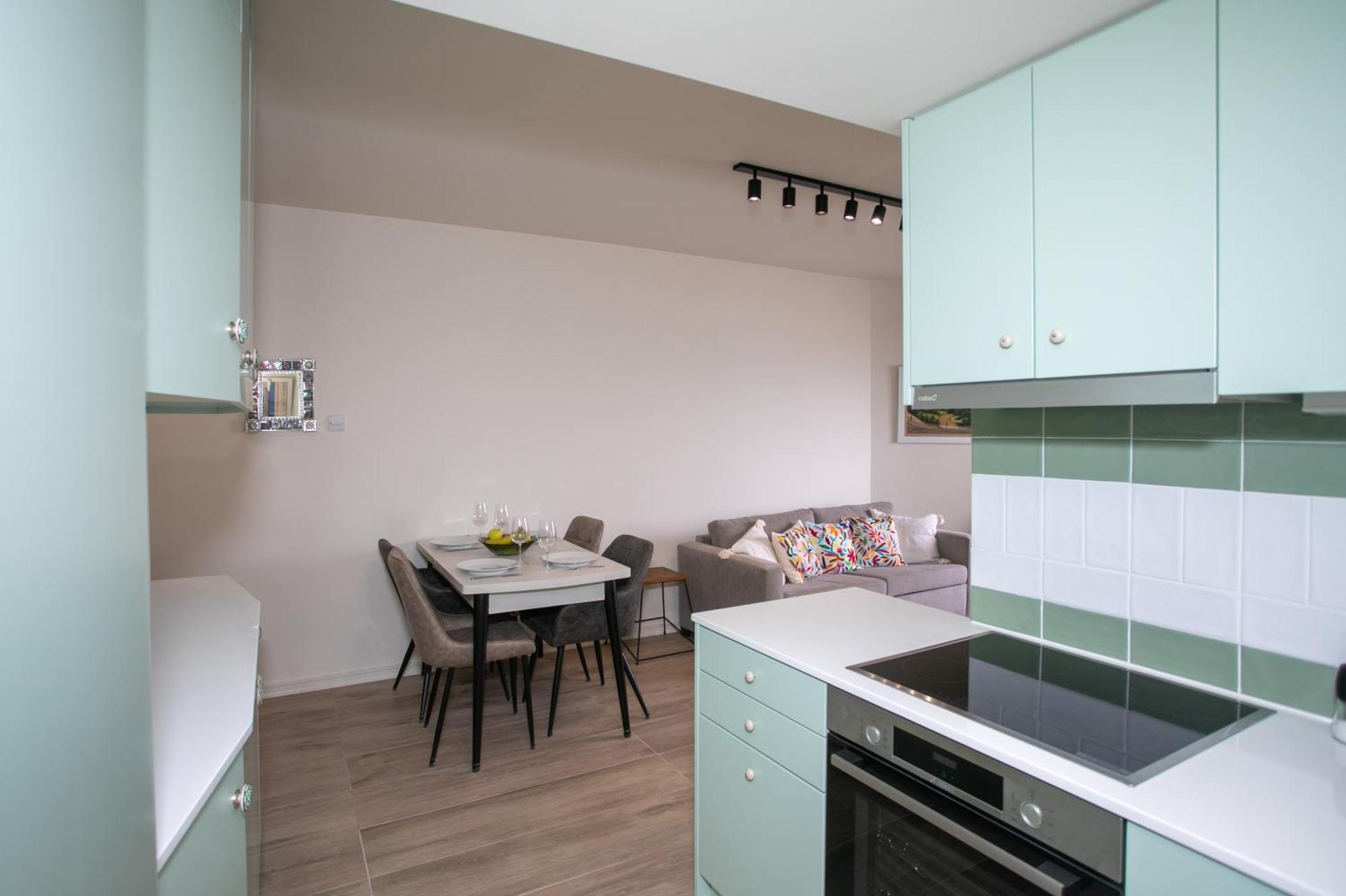 Palmove Luxurious Beachfront Apartment Larnaca