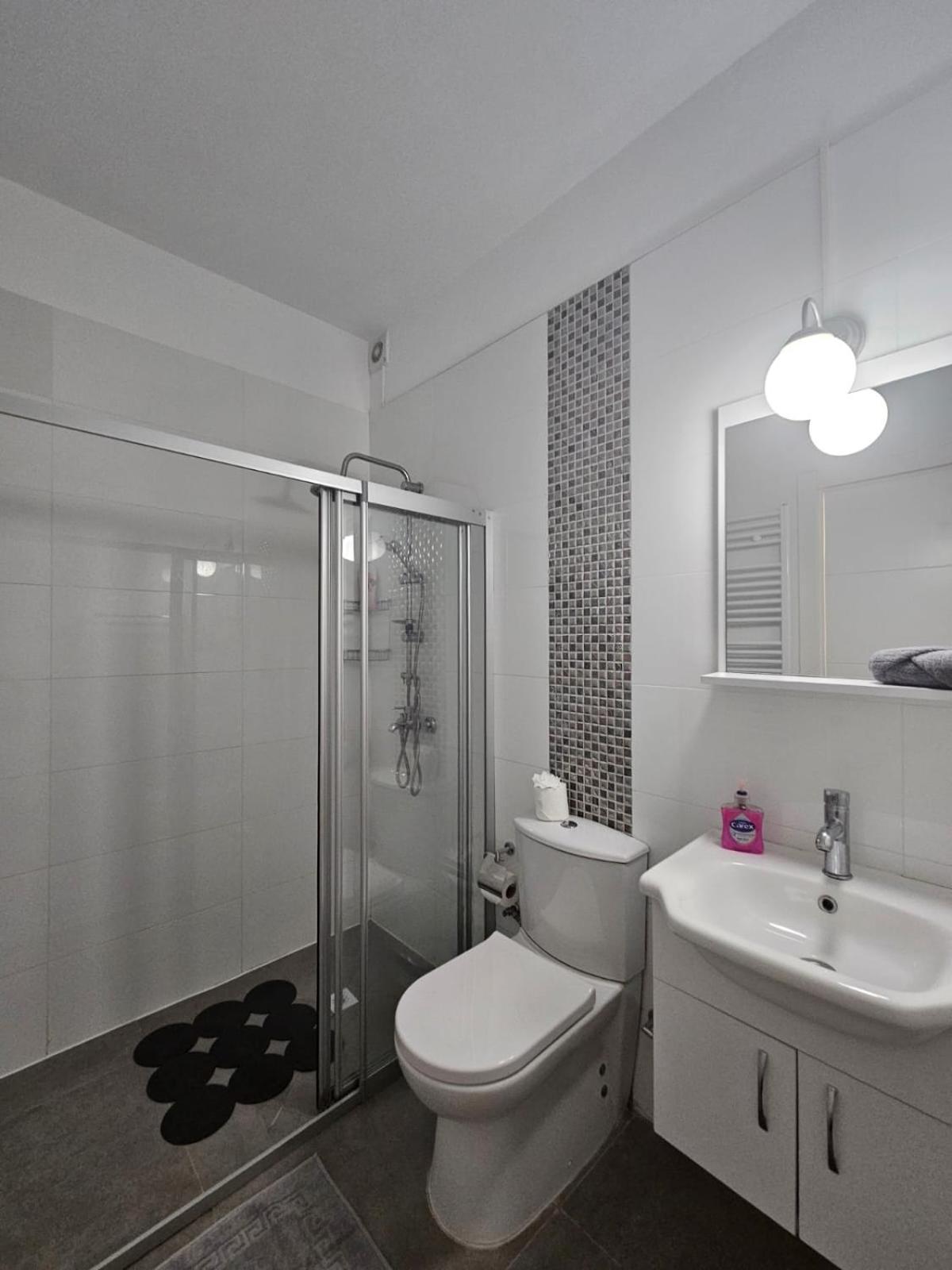 Apartment Spacious Beachfront Two-bedroom In Caesar *