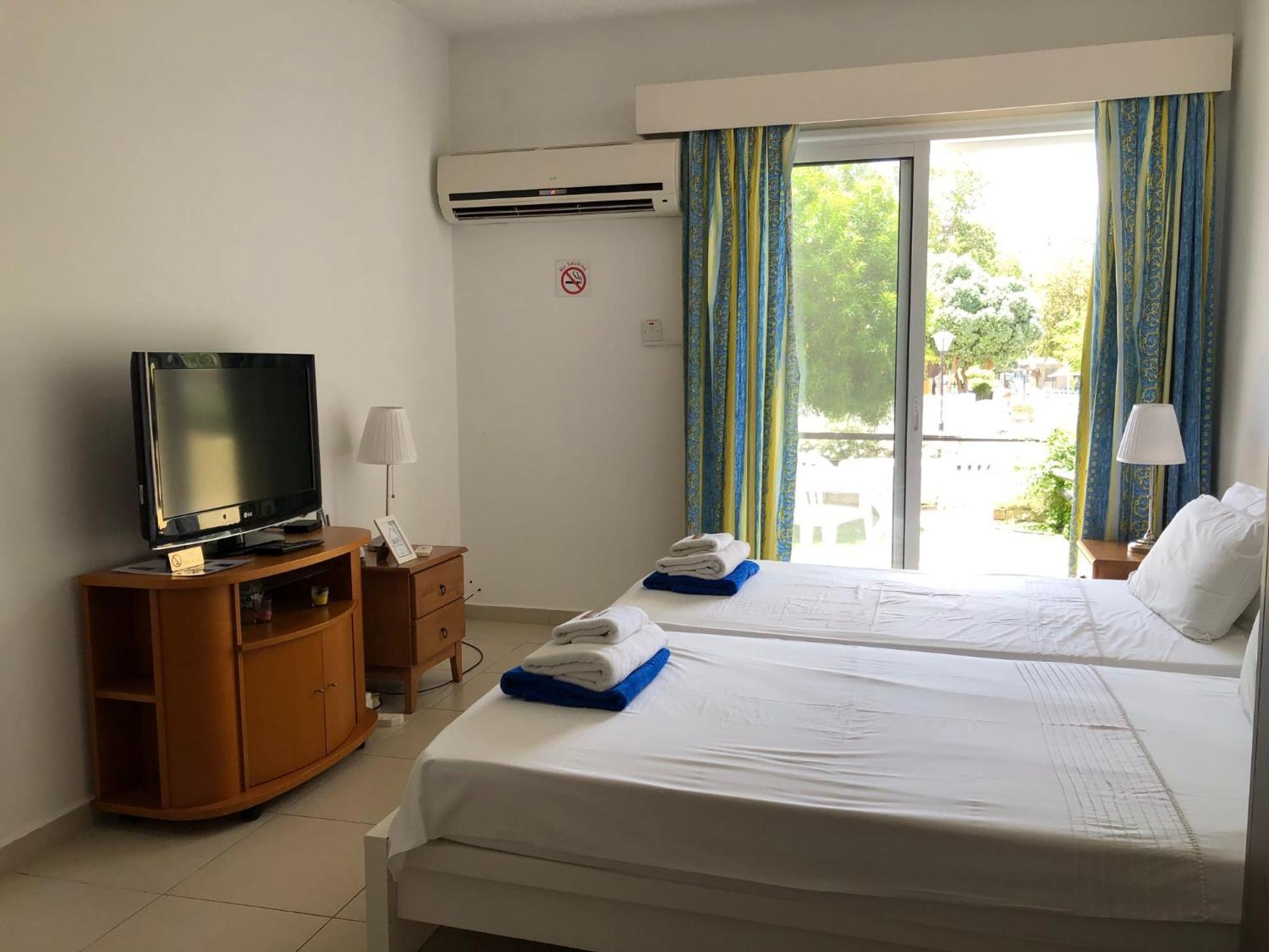 Apartment Paphos Gardens - 1Br Apt Near Pool, 5 Mins To Beach And Shops