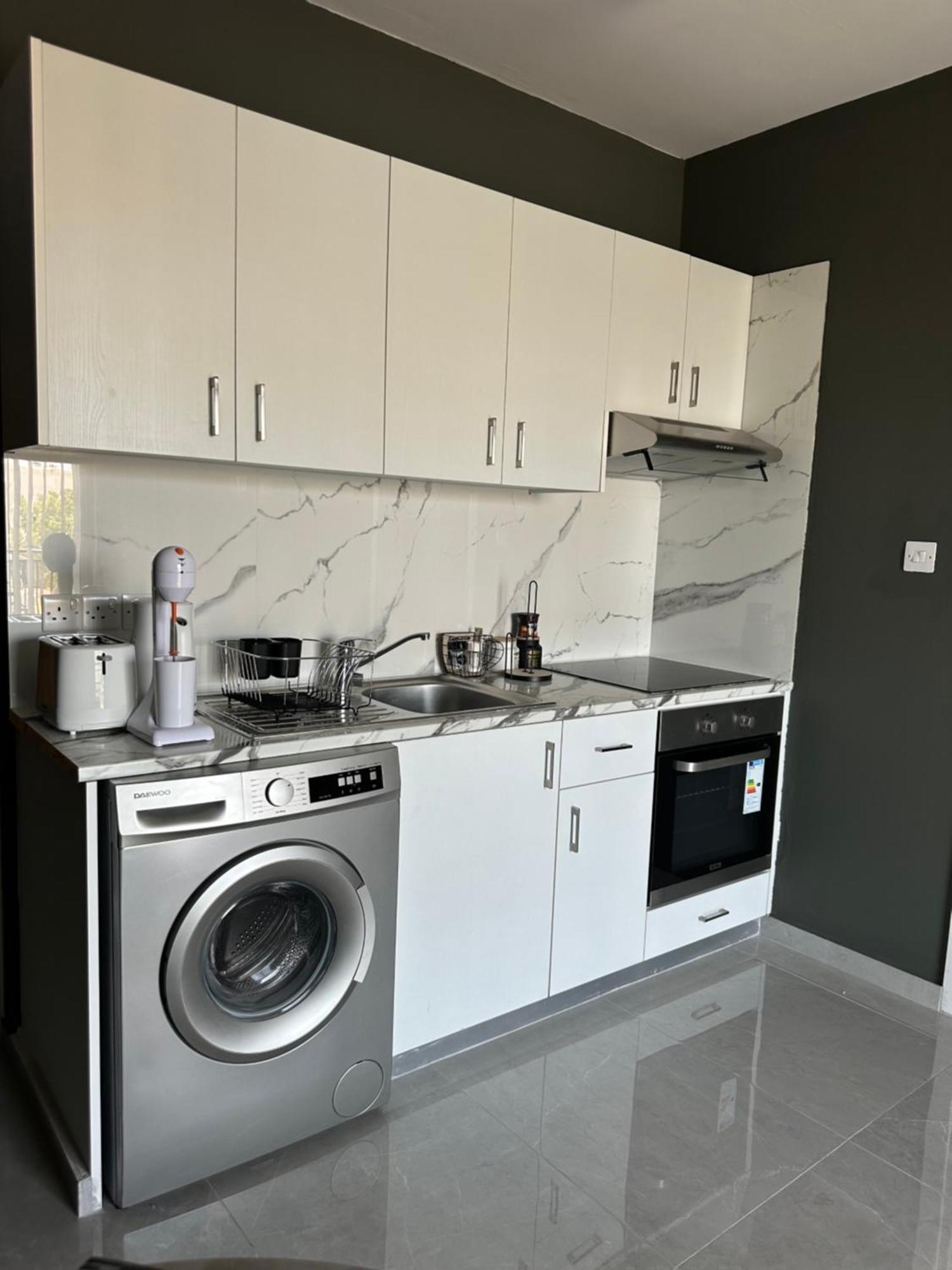 K15 Luxe Oasis Retreat - 3 Minute Drive To Apartment Paphos