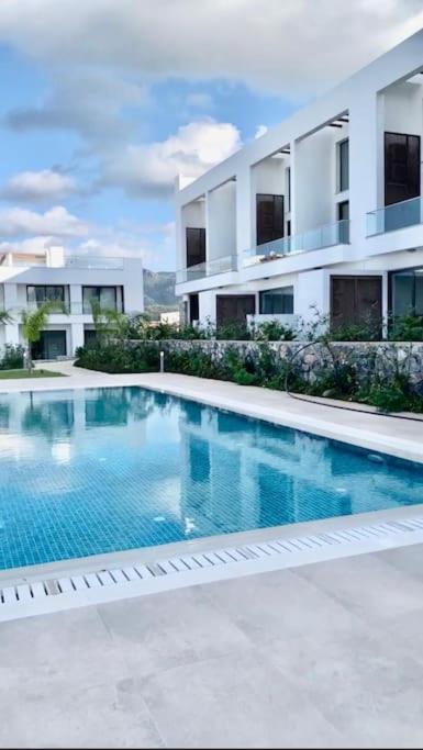 Sunny Seaside Retreat - Apartment, Bahceli *