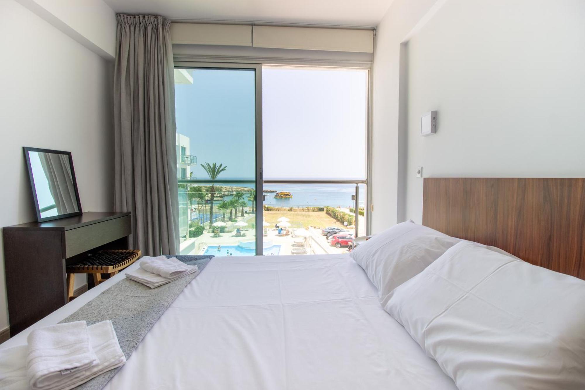 Stunning Sea-views Apt,