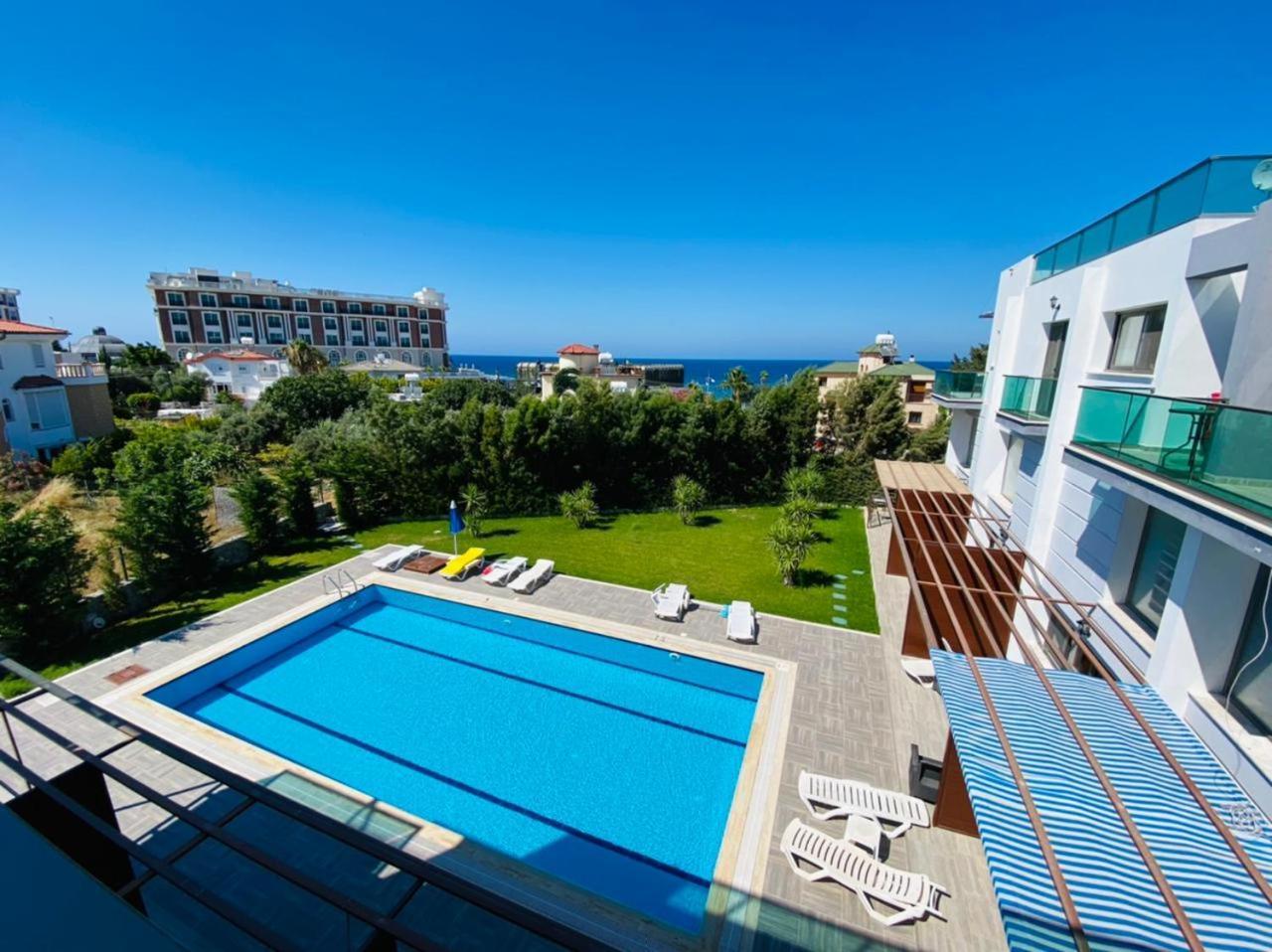 Seaview And Mountainview * Kyrenia (Northern Cyprus)
