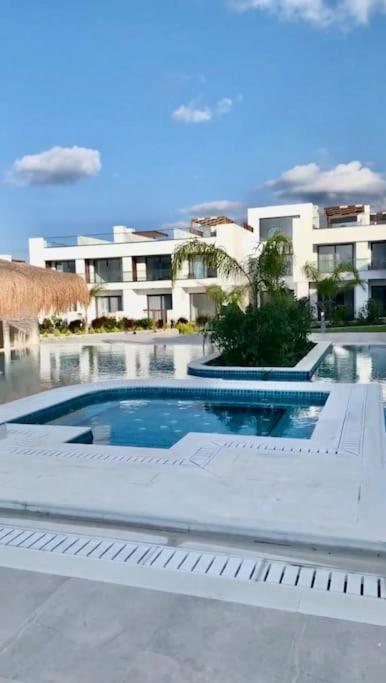 Sunny Seaside Retreat - Apartment, Bahceli Apartment *