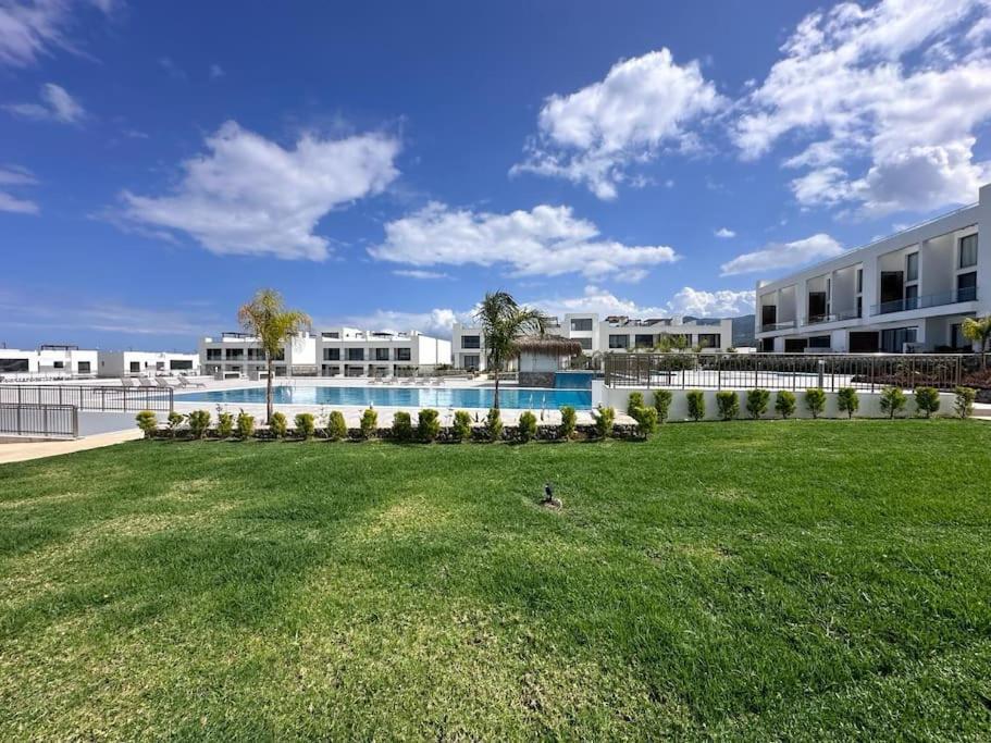 Apartment Sunny Seaside Retreat - Apartment, Bahceli