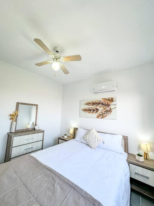 Pelagos Panorama 2b, Seaview, Pool Apartment