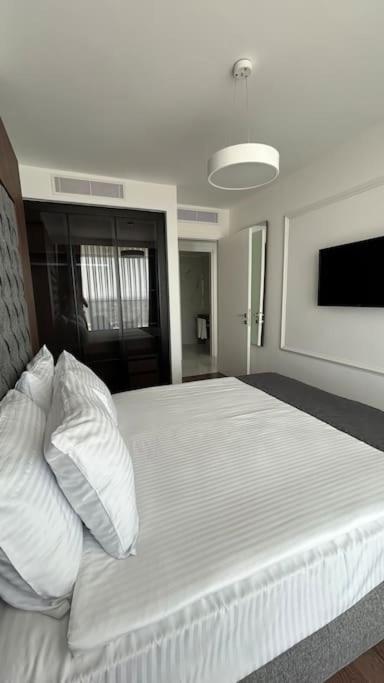 Grand Sapphire Long Apartment