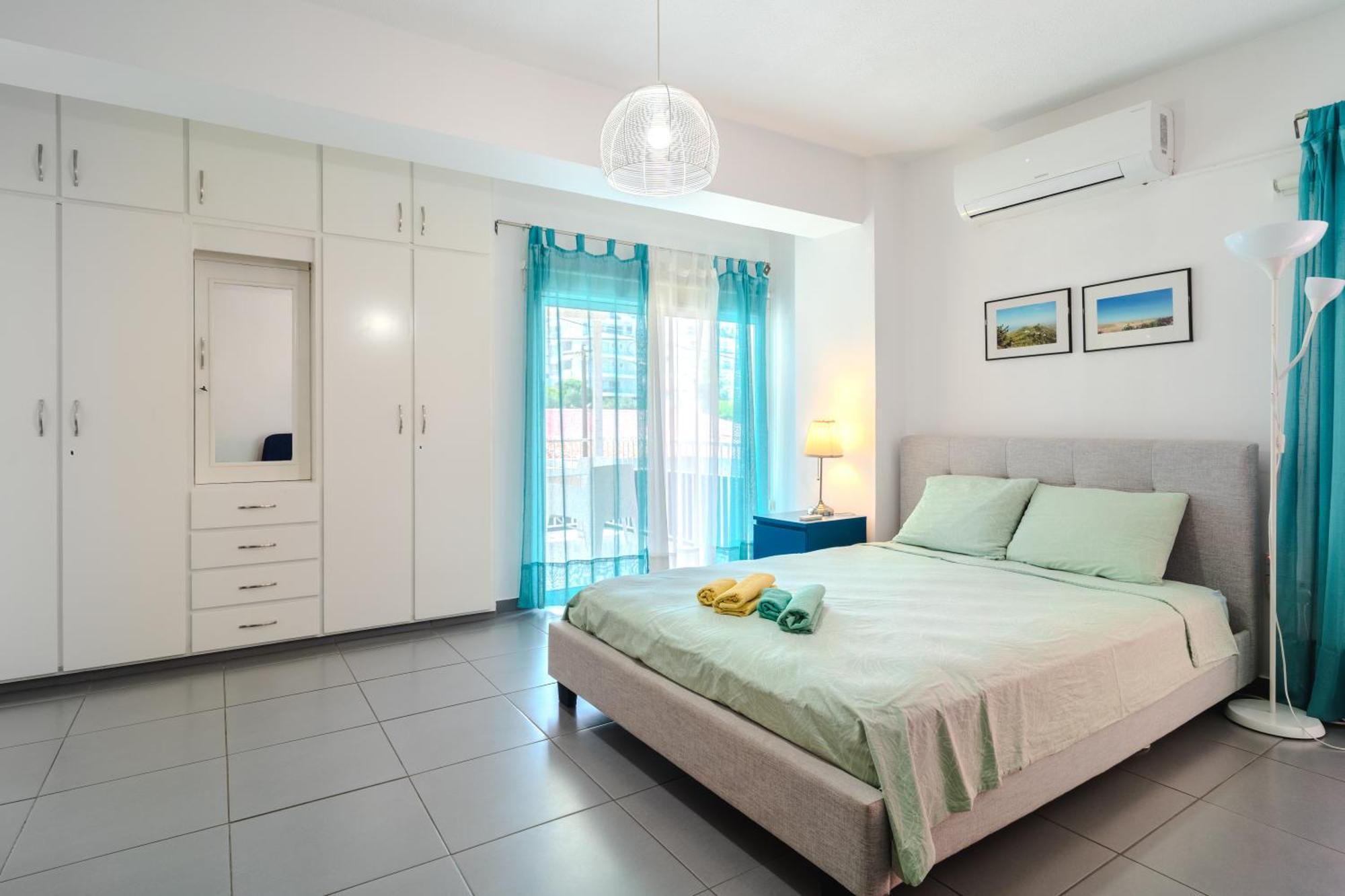 Mackenzie Blu * Larnaca