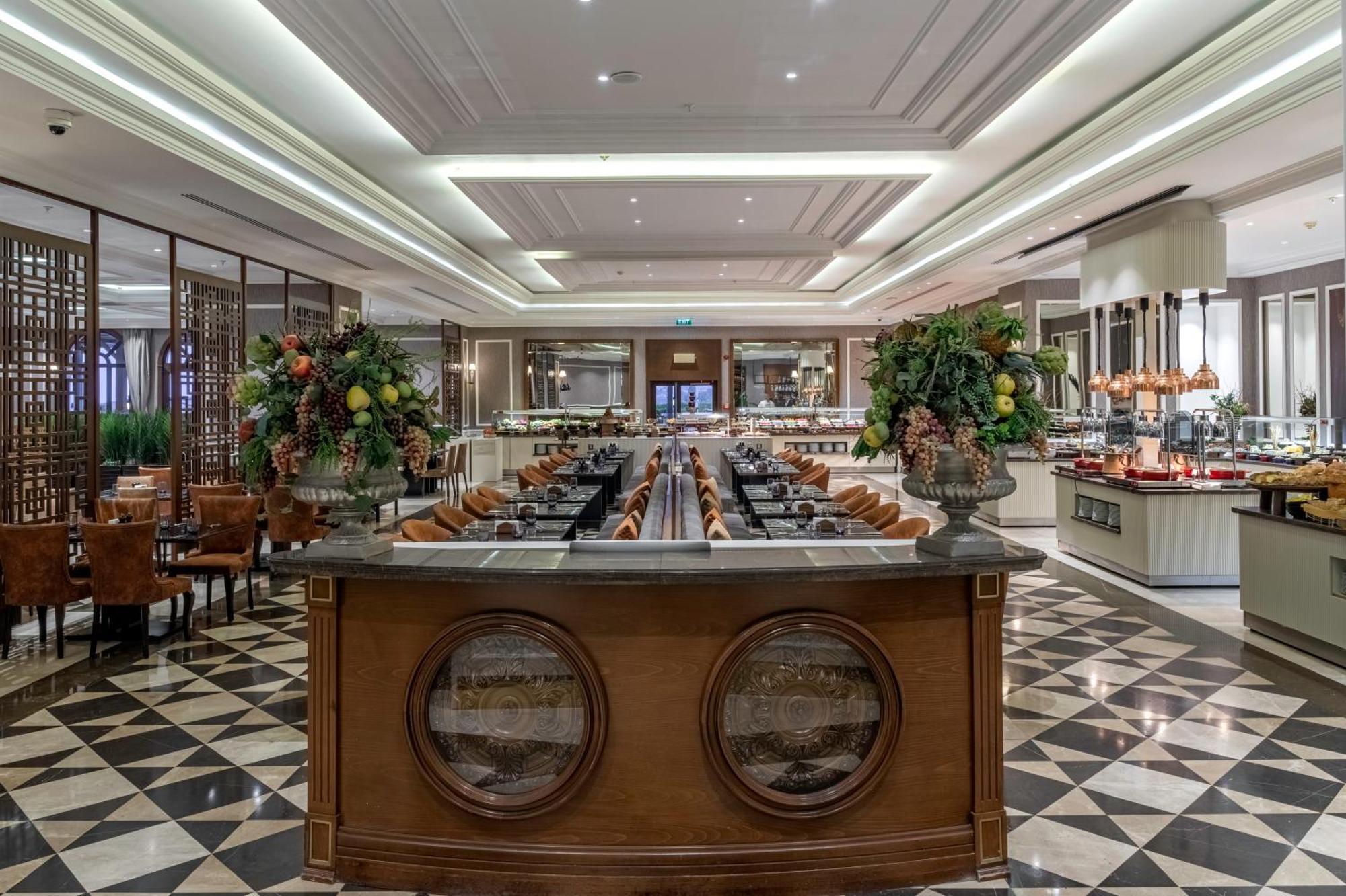 Lords Palace Casino 5*