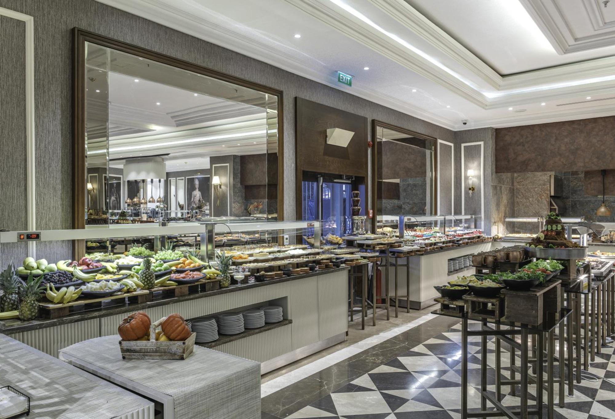 Lords Palace Casino 5*