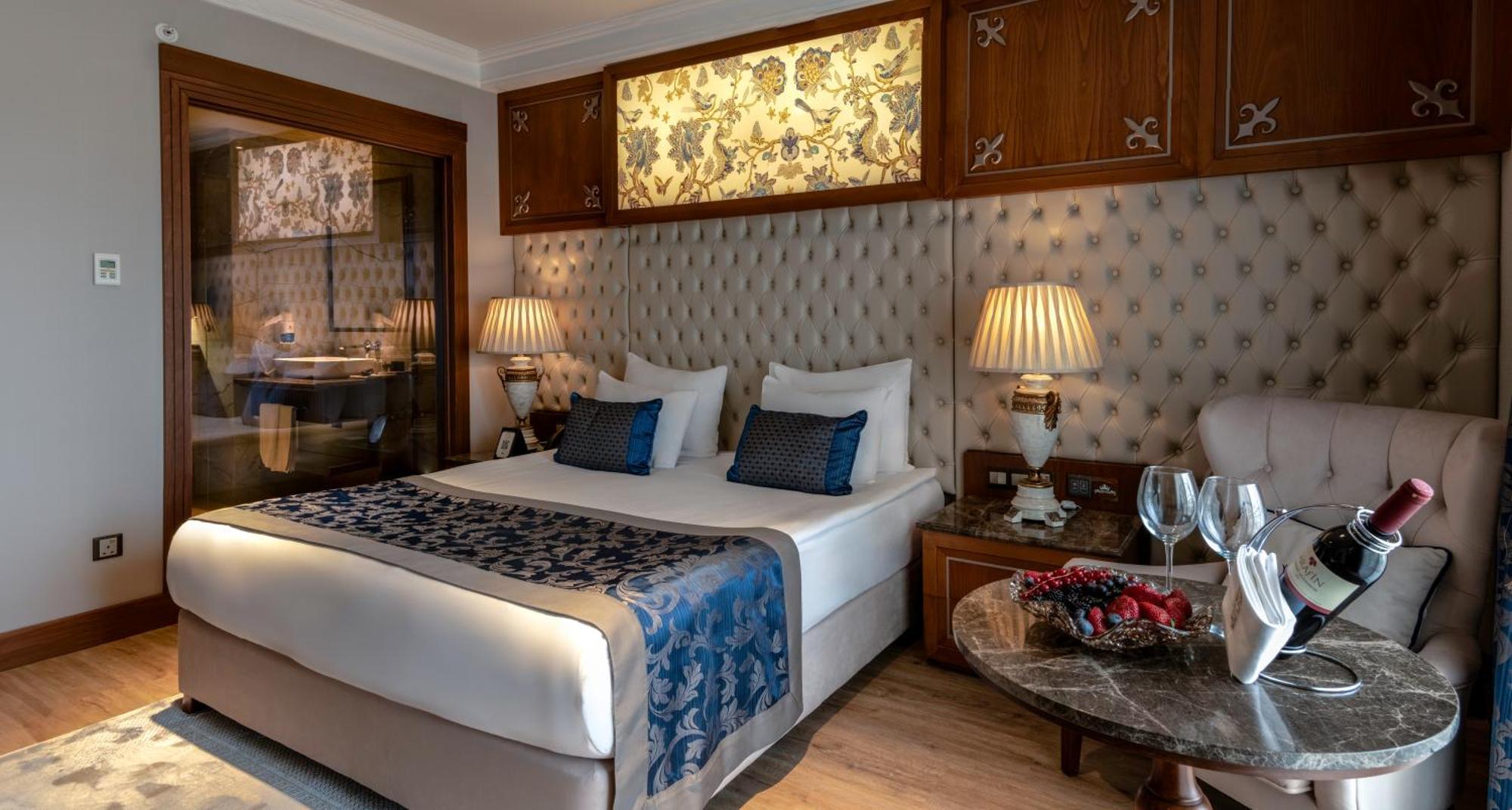 Lords Palace Casino Hotel 5*