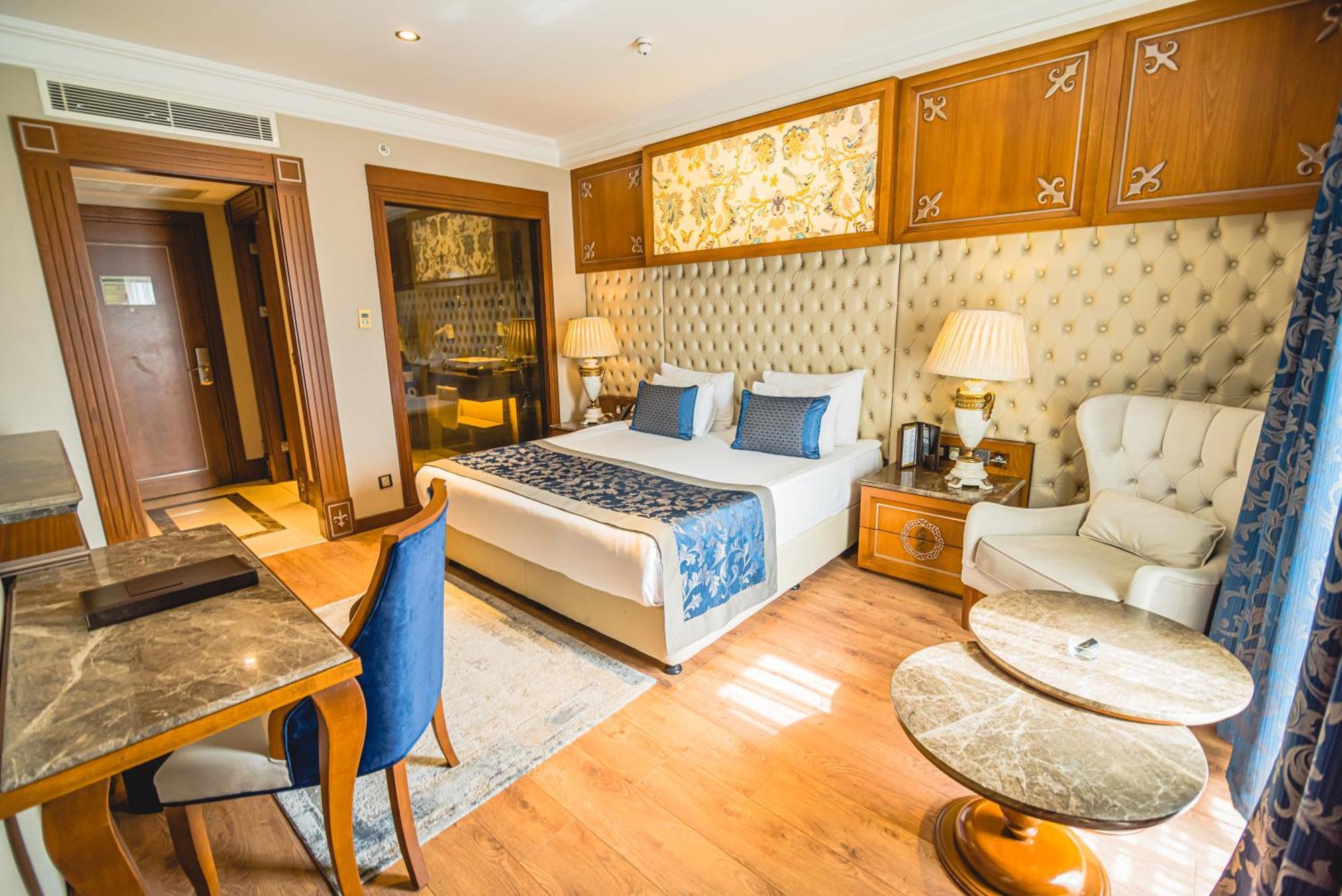 Lords Palace Casino Hotel 5*