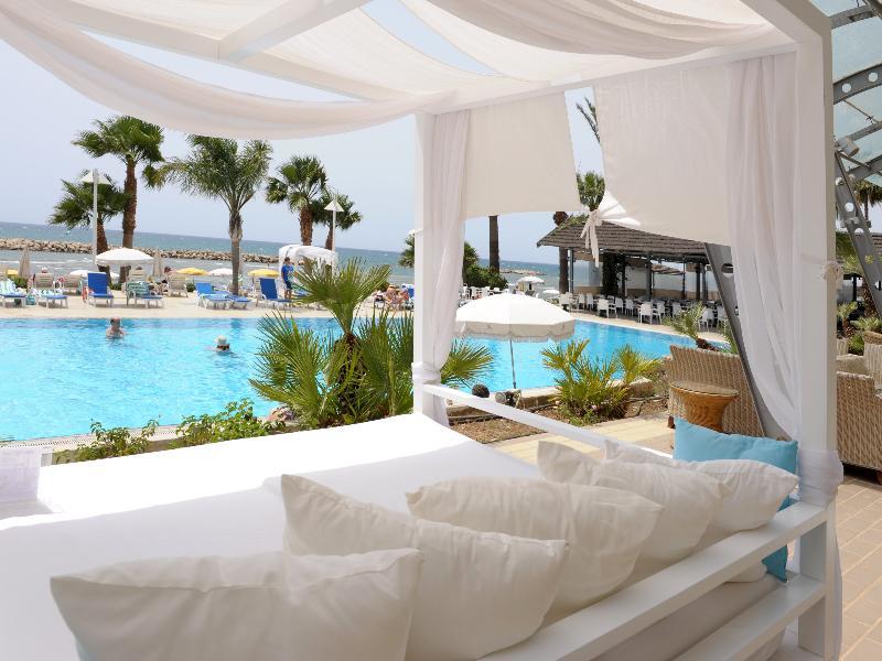 Resort Palm & Larnaca