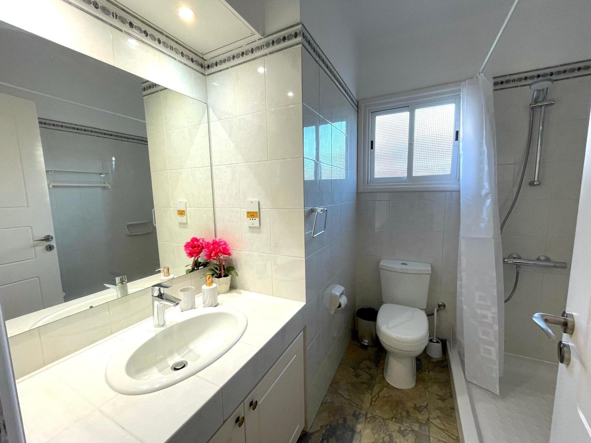 Mediterranean Cottage, Sea View, Great Location Villa