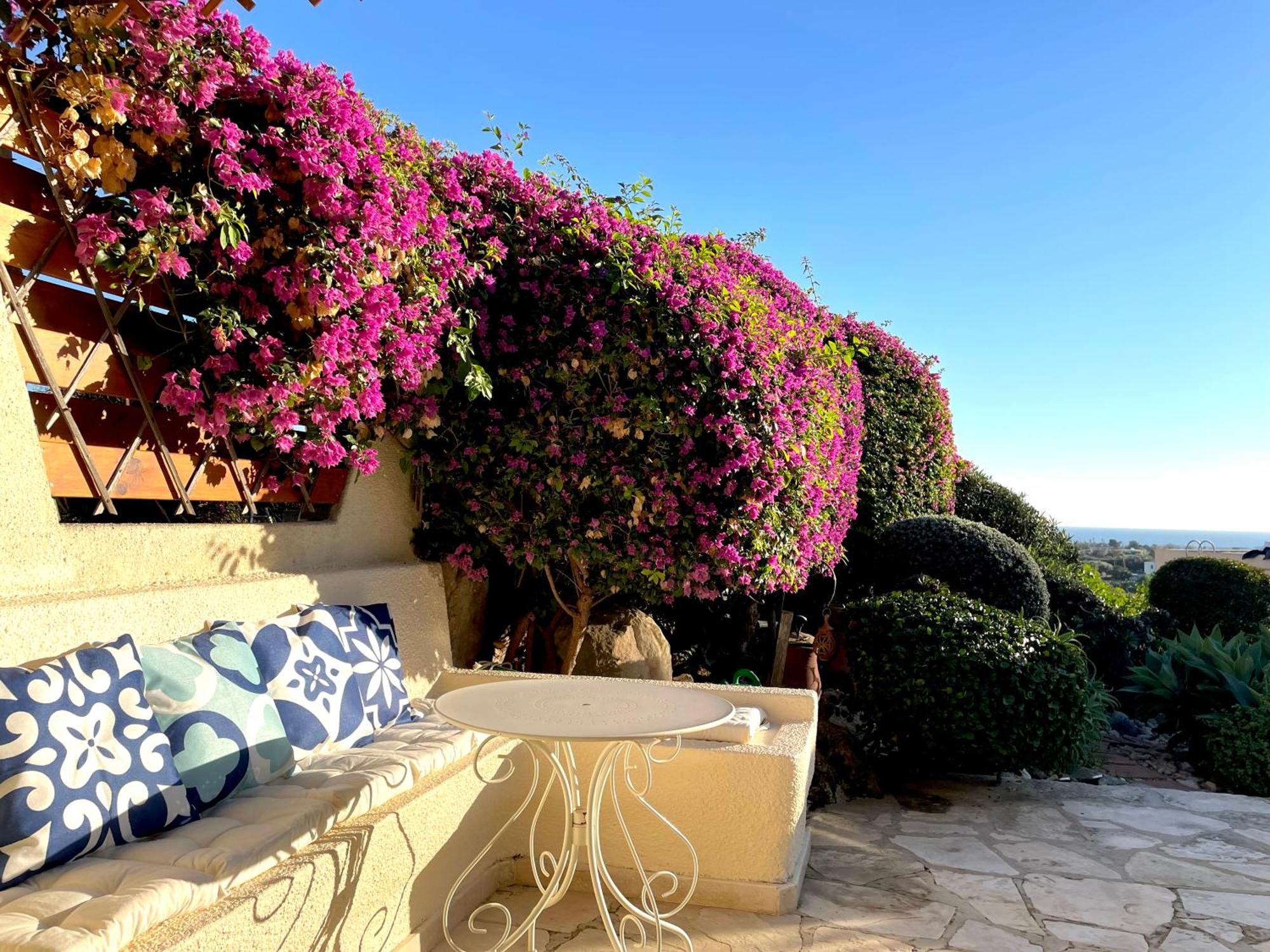 Mediterranean Cottage, Sea View, Great Location *