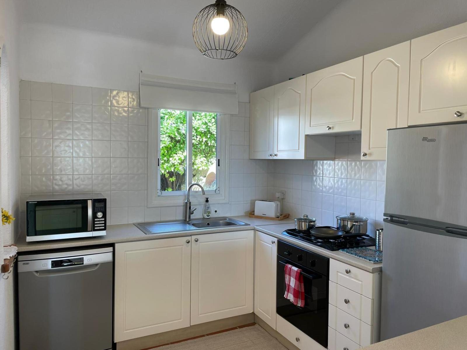 Villa Mediterranean Cottage, Sea View, Great Location
