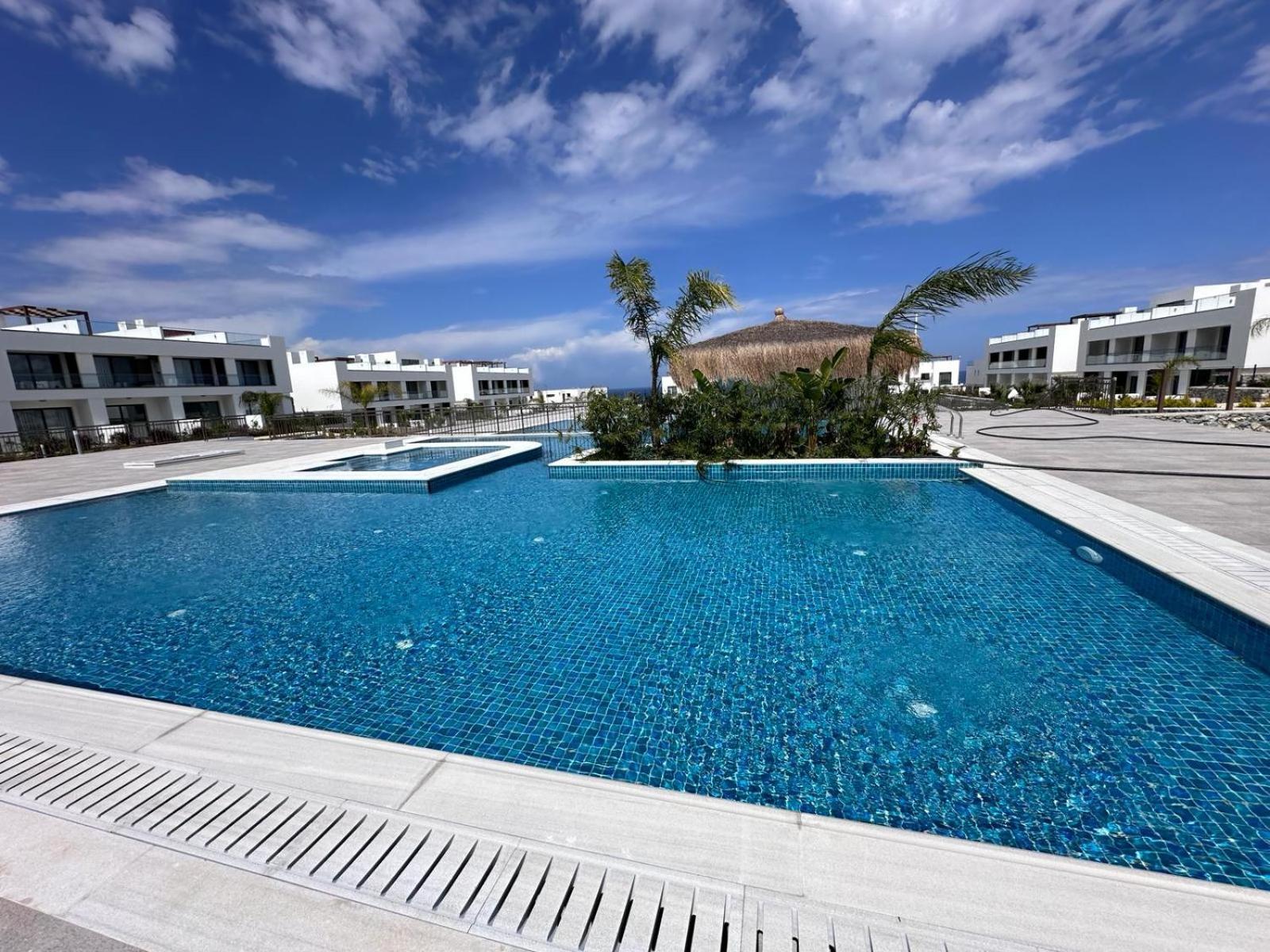 Apartment Sunny Seaside Retreat - Apartment, Bahceli *
