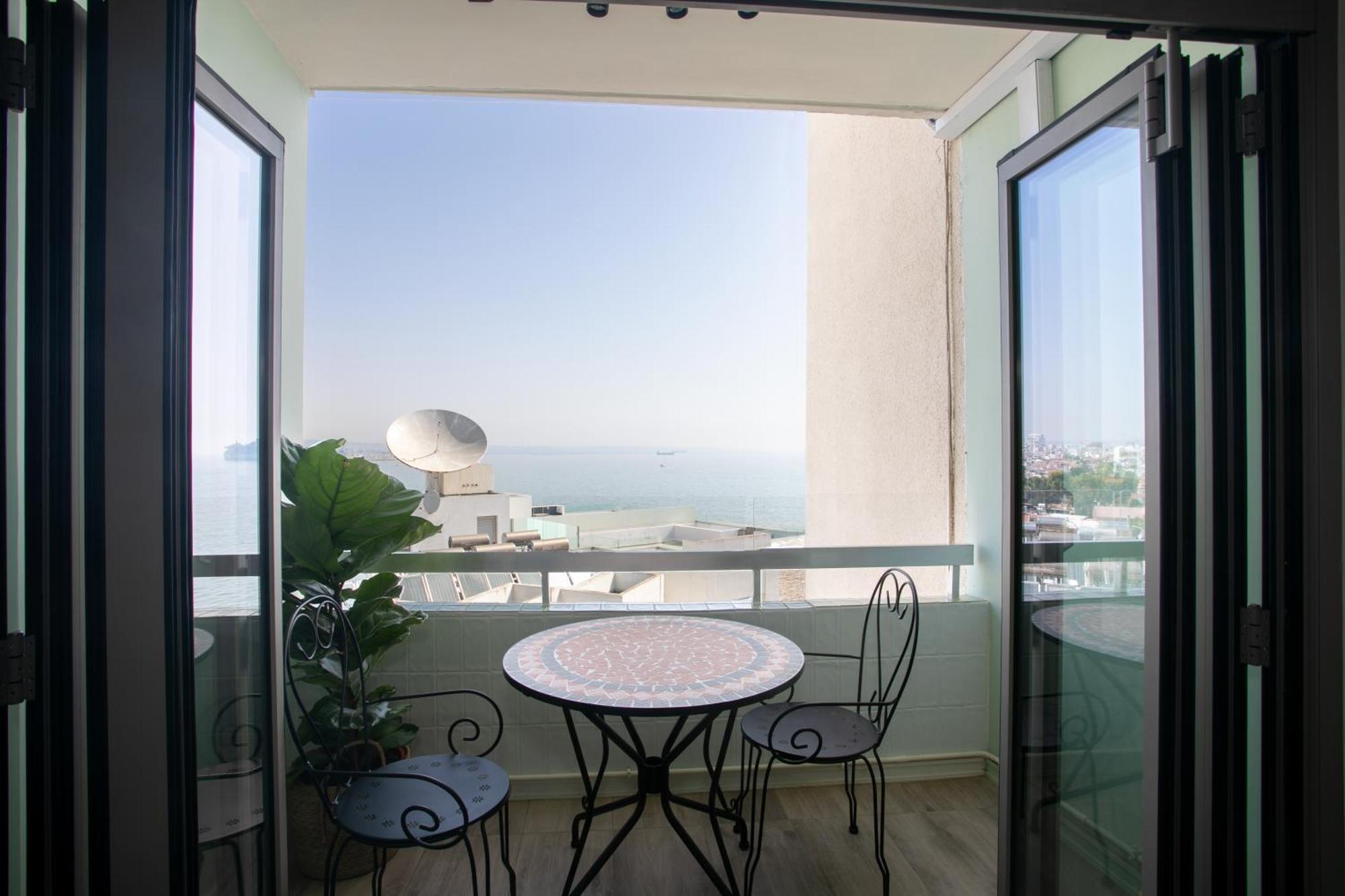 Palmove Luxurious Beachfront Larnaca