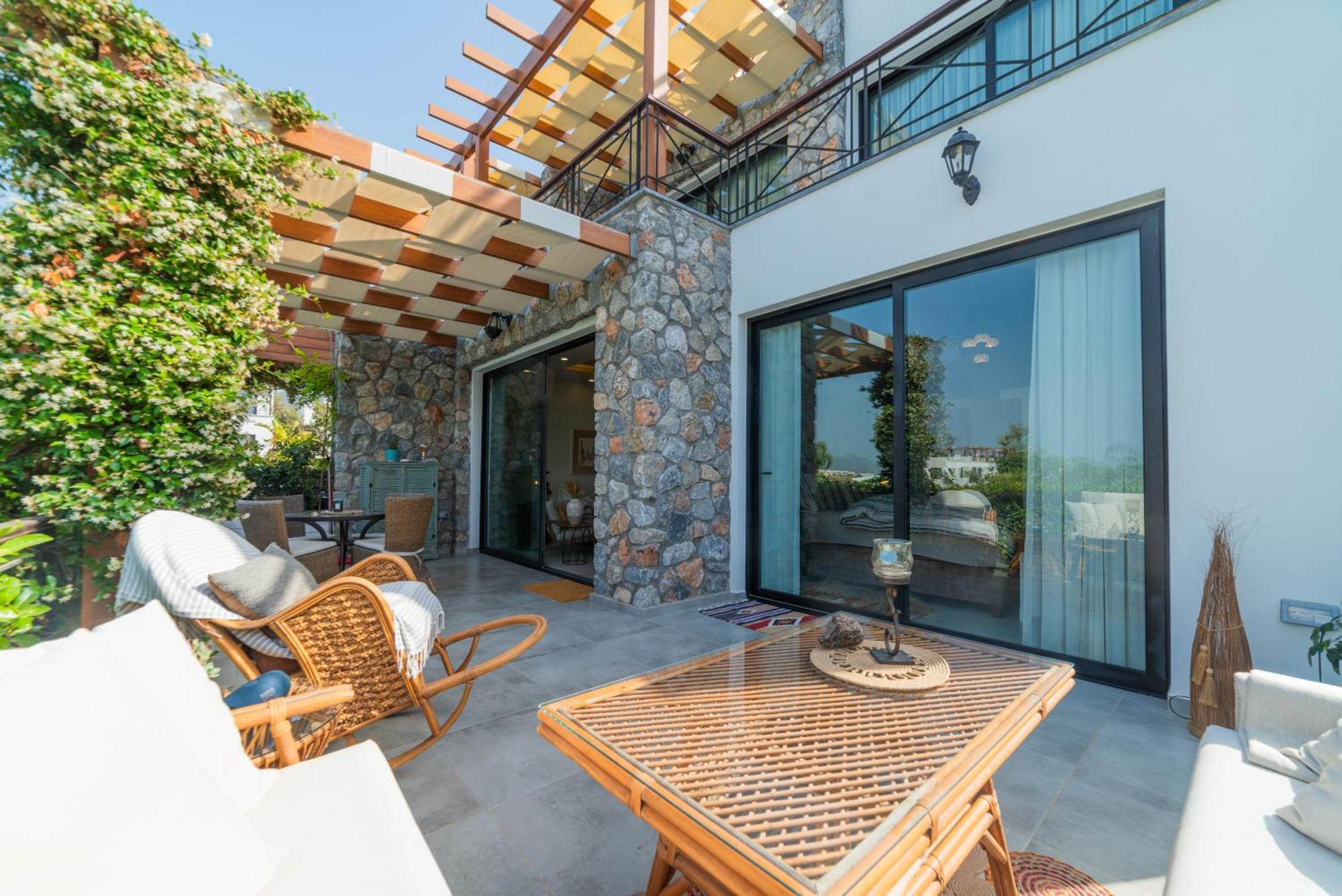 Modern And Cozy Designer In Relaxing Environment *