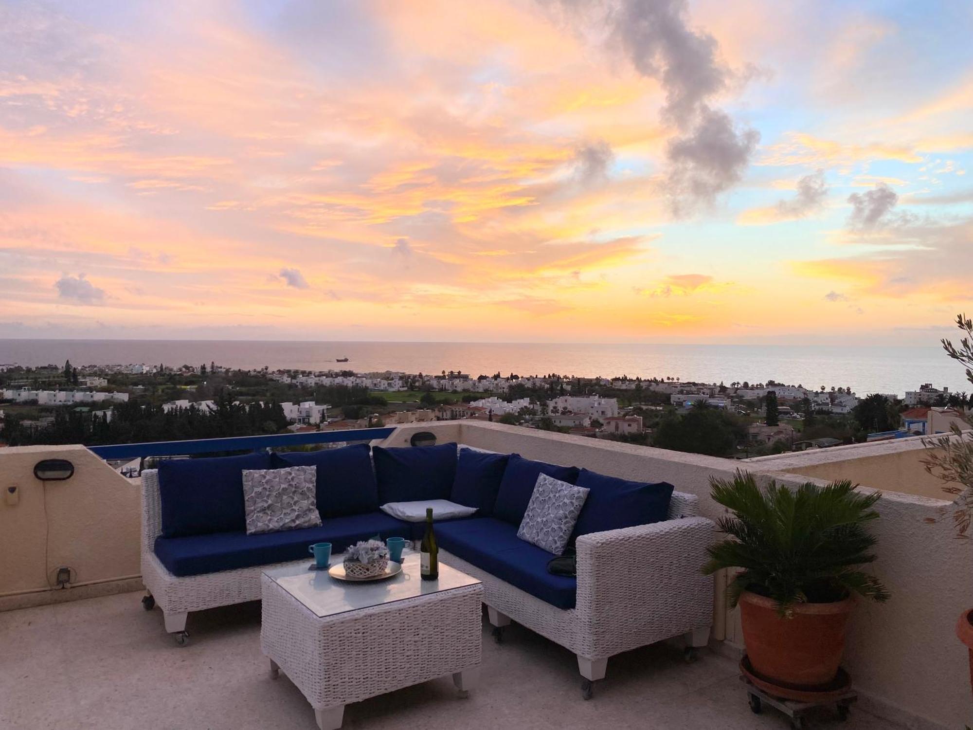 Sea View Penthouse-style *