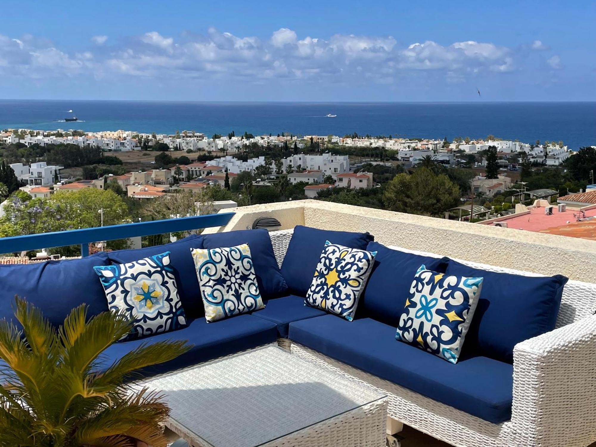 Sea View Penthouse-style Apartment *