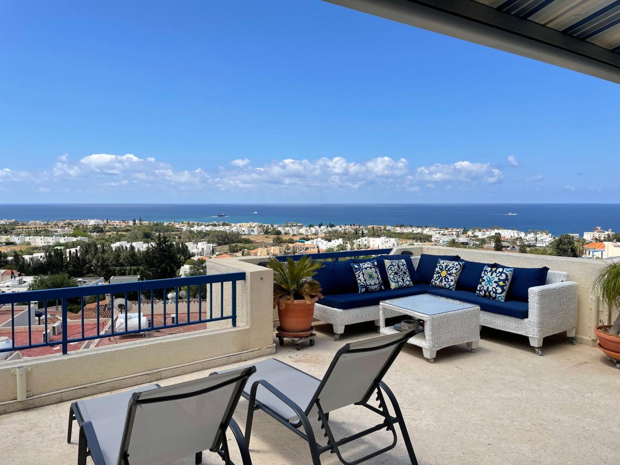 Sea View Penthouse-style Apartment *