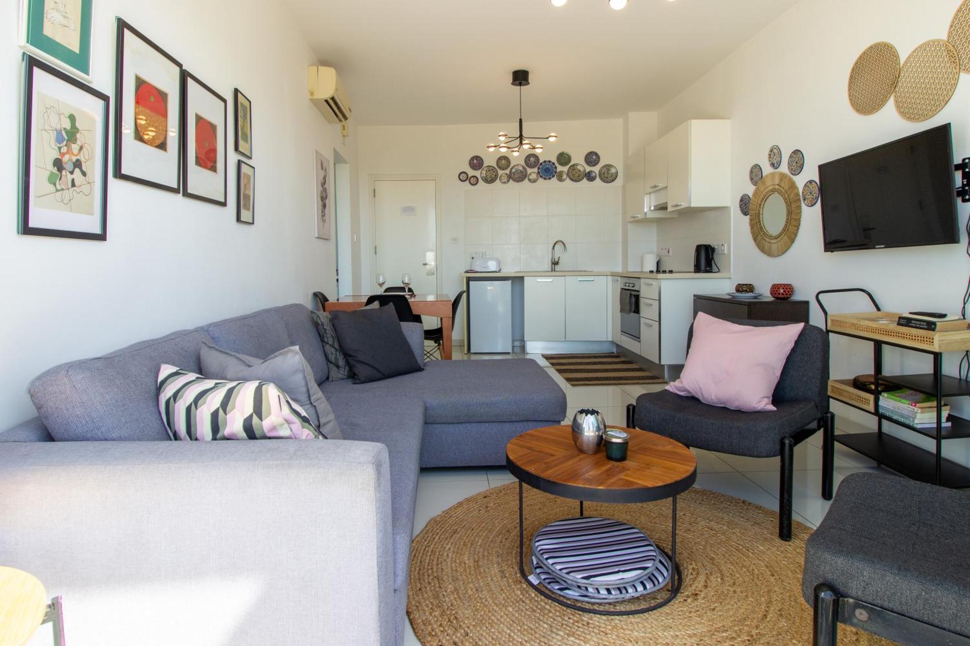 Seafront Stylish Apt, Apartment *