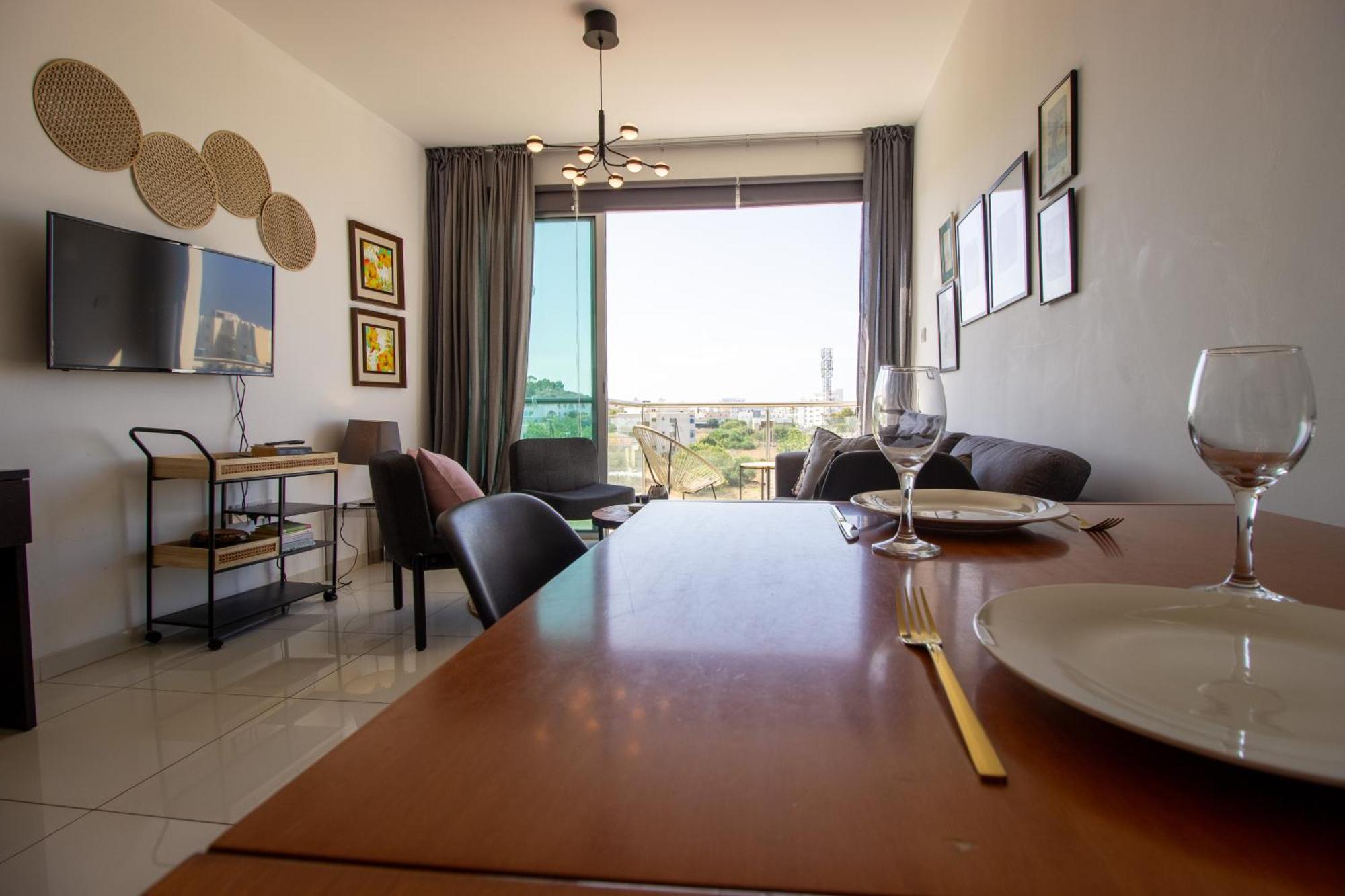 Seafront Stylish Apt, Protaras