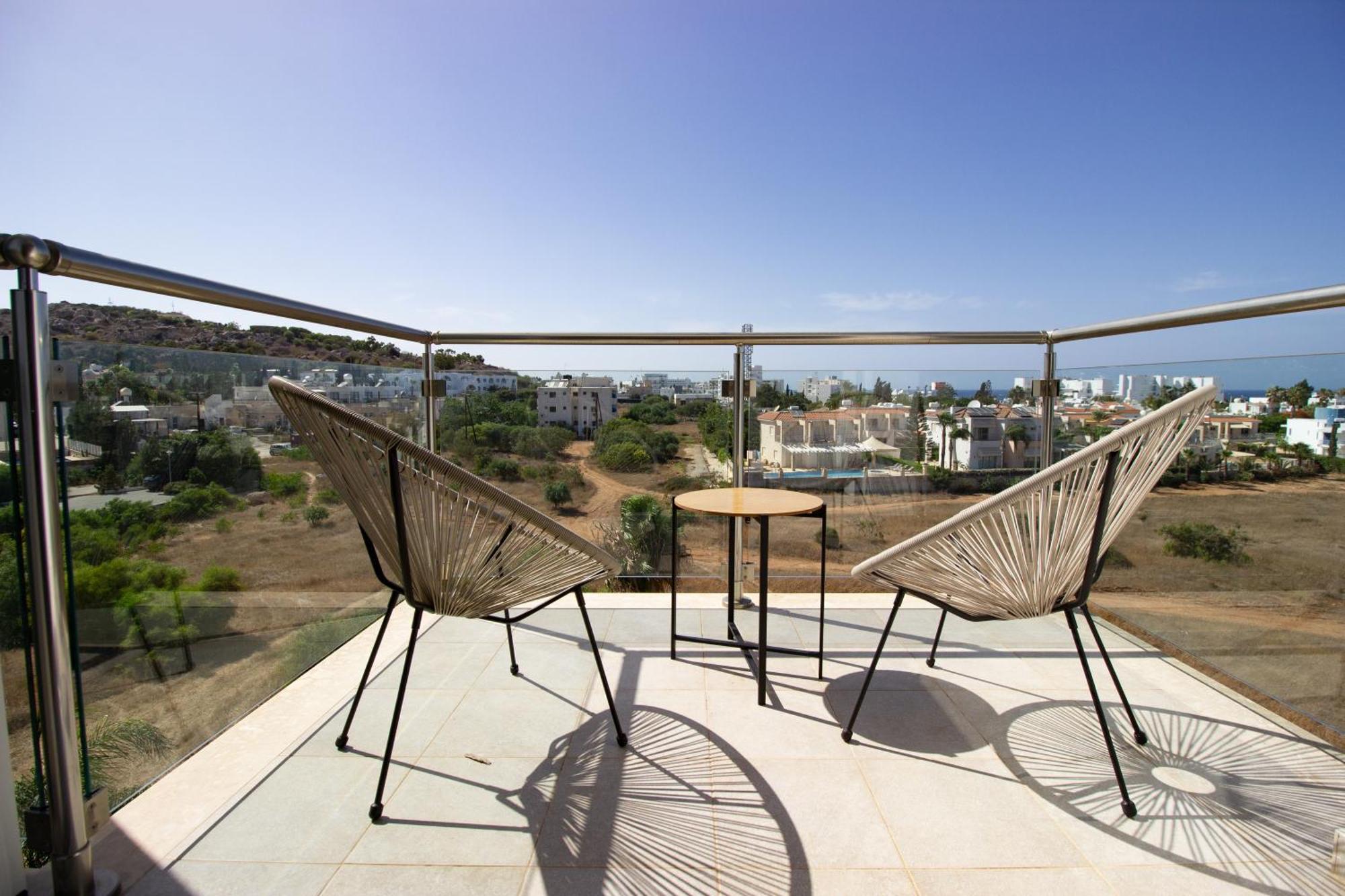Seafront Stylish Apt, Apartment Protaras