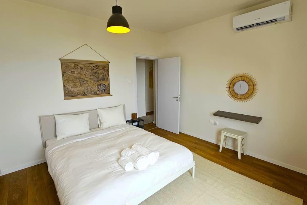 Apartment Molos Beachfront City-centre