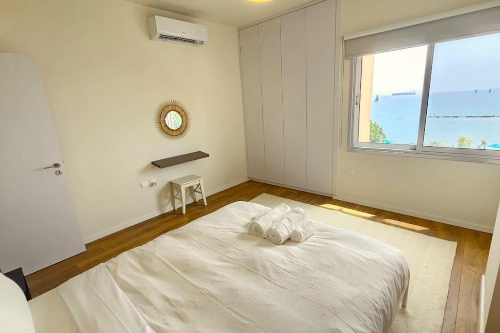 Apartment Molos Beachfront City-centre