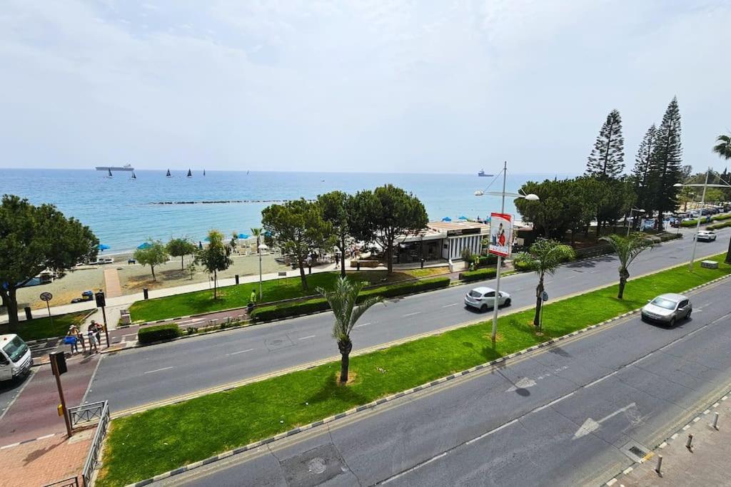 Apartment Molos Beachfront City-centre