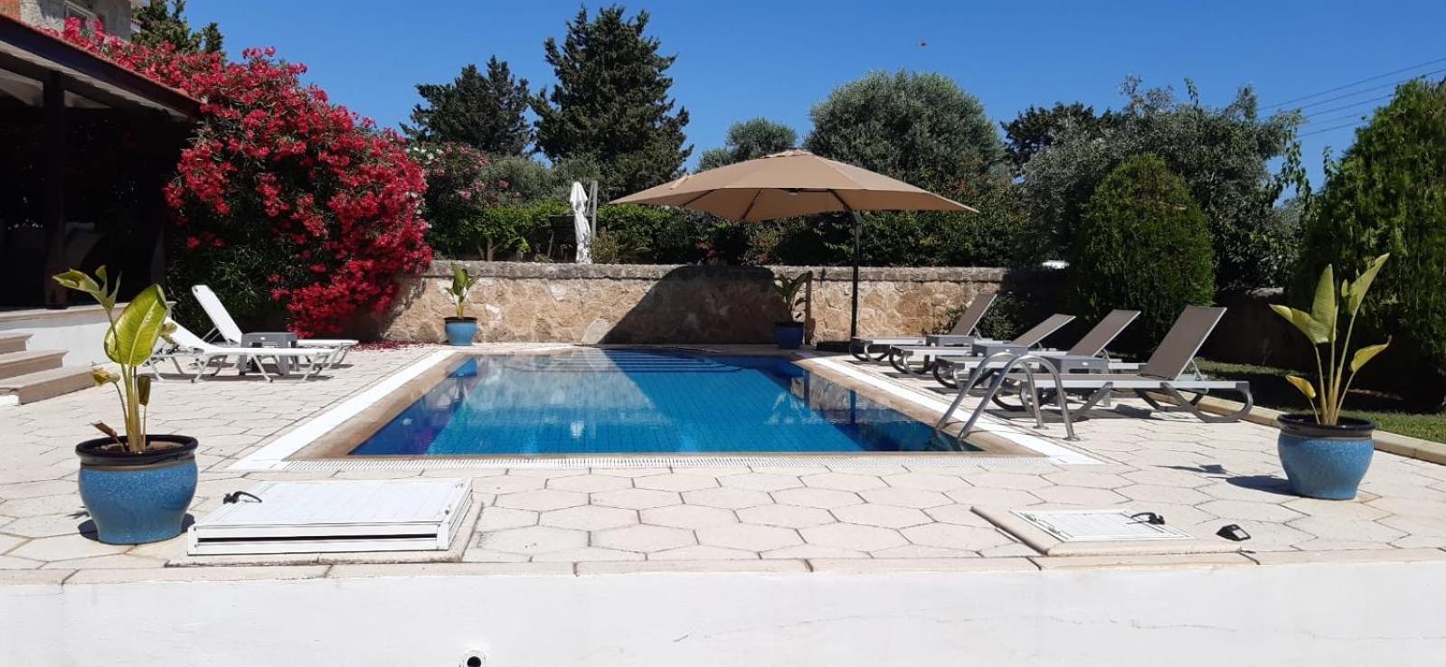 Villa Hillside With Sea Views