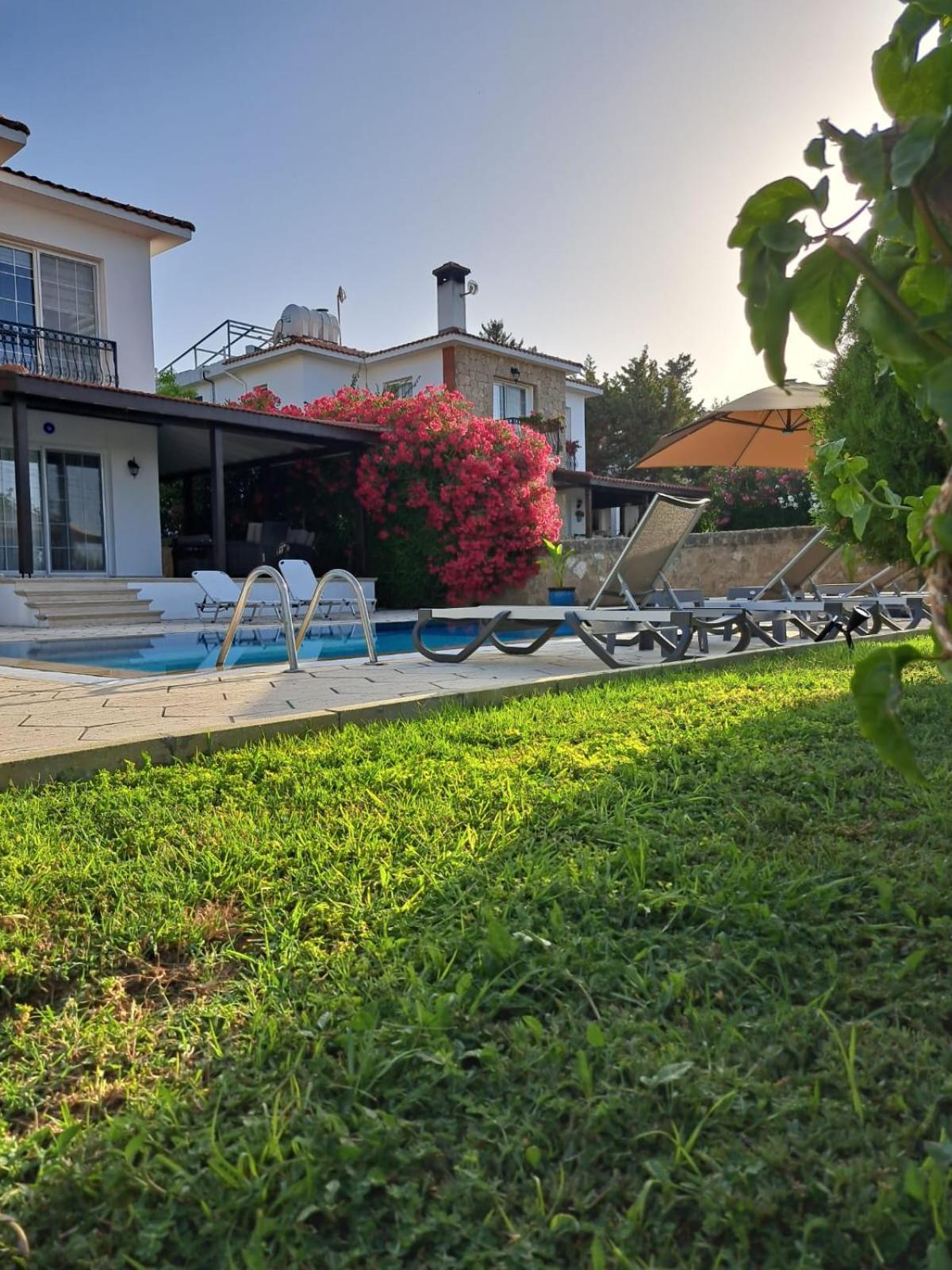 Hillside With Sea Views Villa
