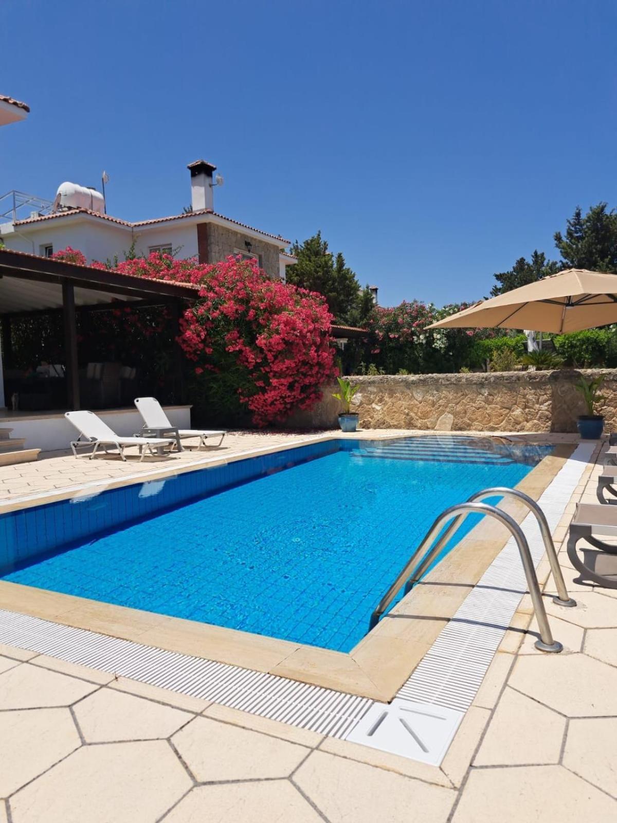 Villa Hillside With Sea Views *