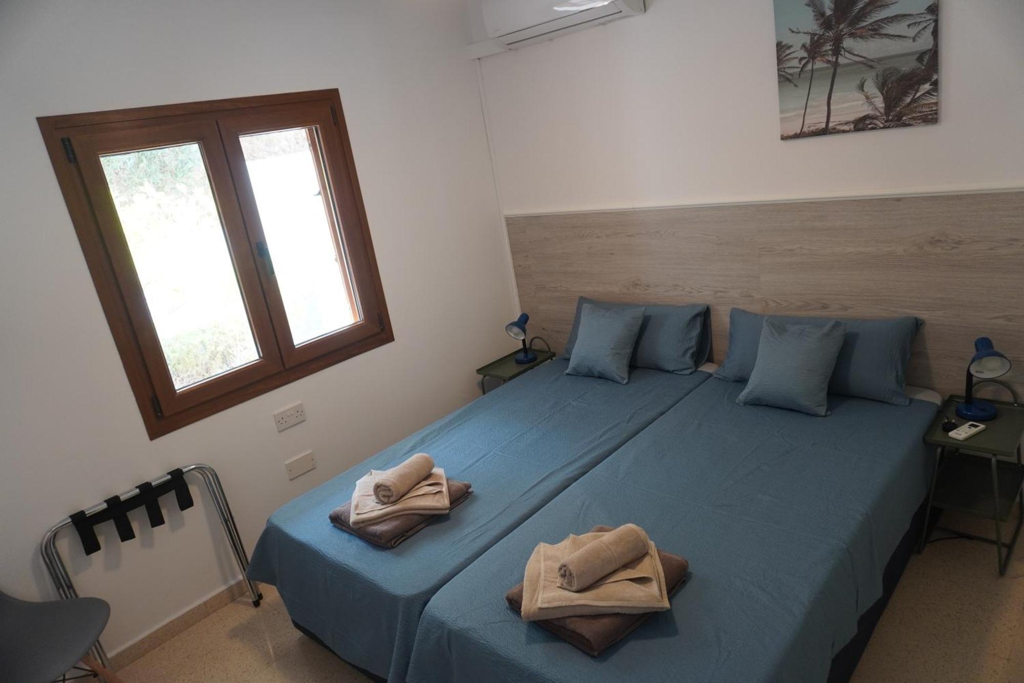 Skeleas * Pissouri
