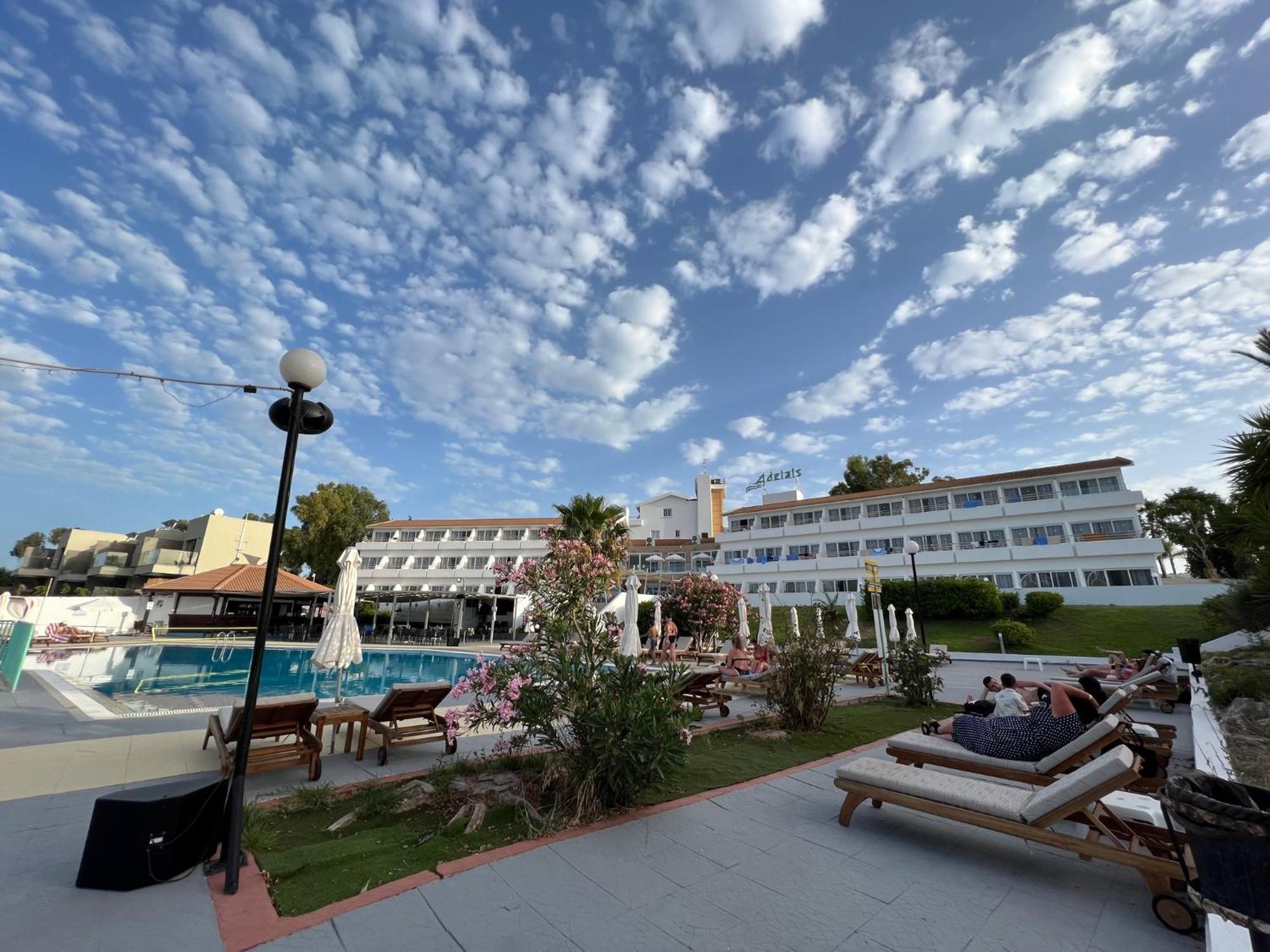 Adelais Bay Hotel 3*