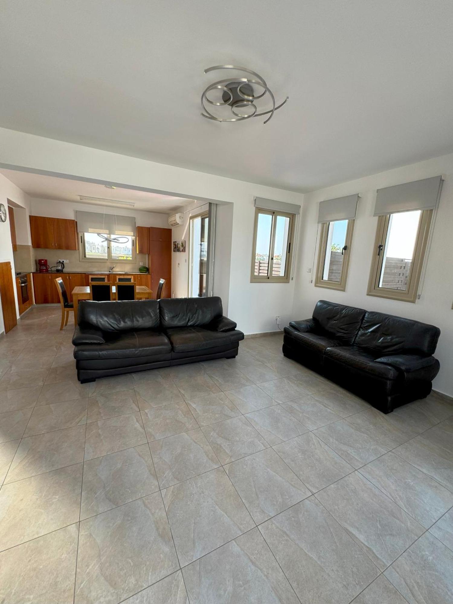 Villa Tamaldi Side Sea View - New Renovated! Paralimni