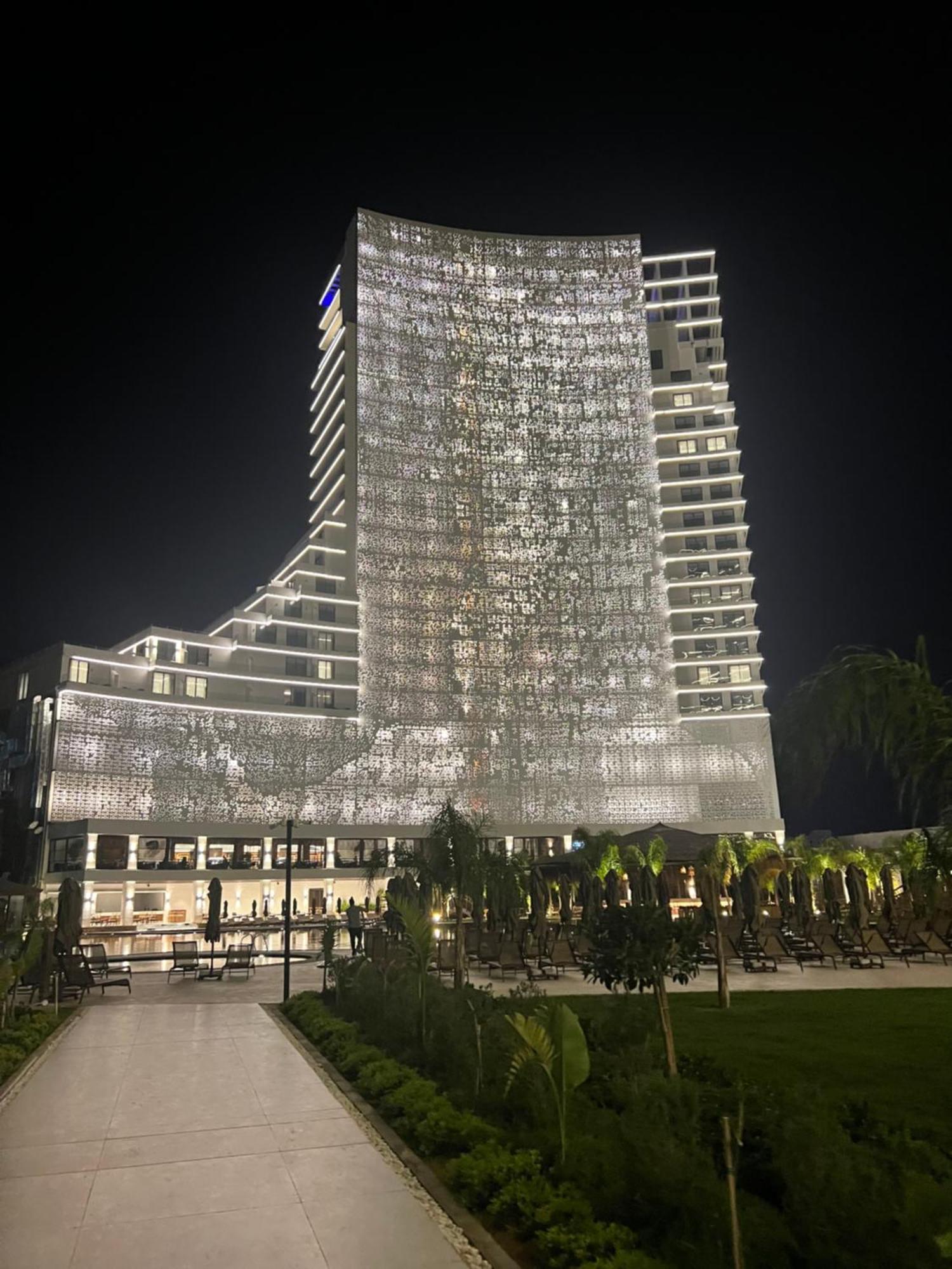 Grand Sapphire & Casino With Sea View * Trikomo