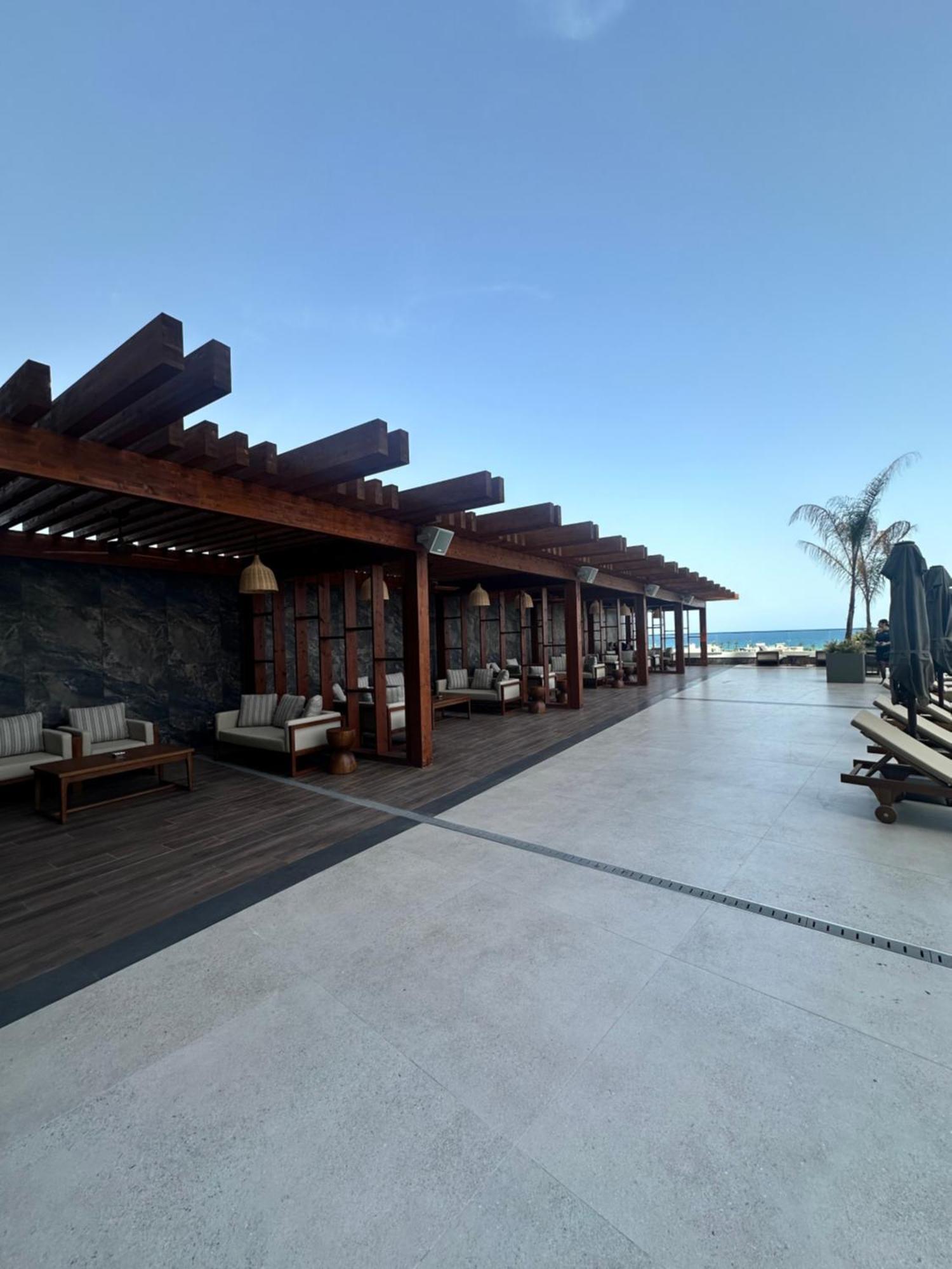 Grand Sapphire & Casino With Sea View Trikomo