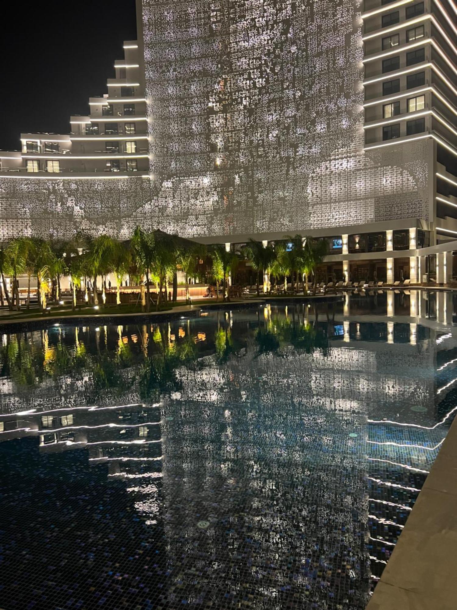 Grand Sapphire & Casino With Sea View Apartment Trikomo