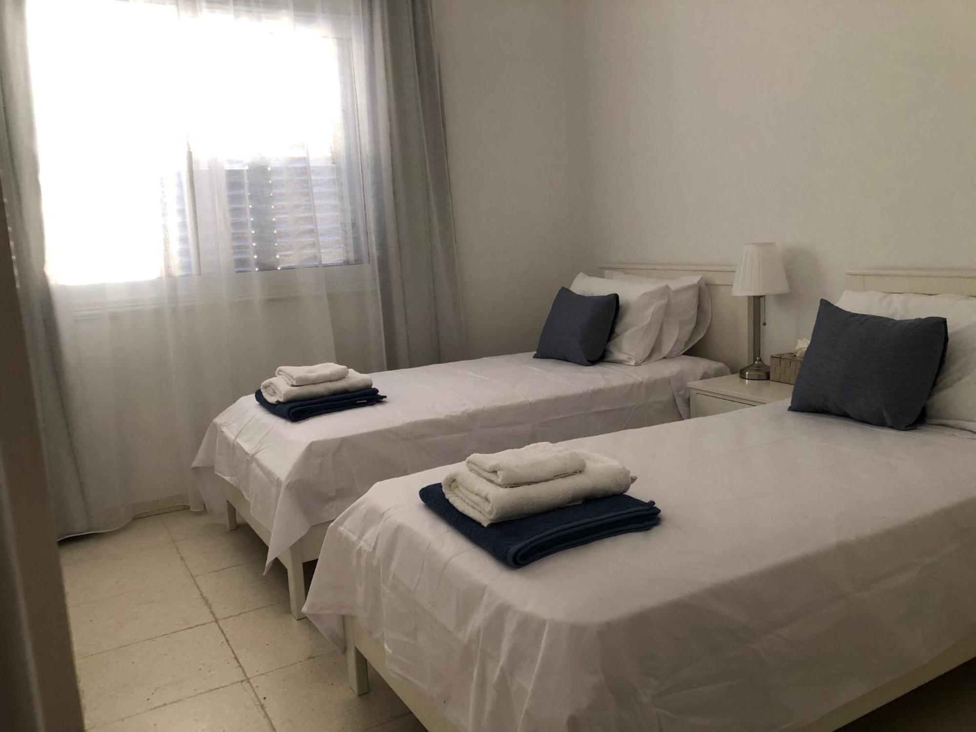 Regina Gardens - Modern 2 Bed Maisonette Holiday home