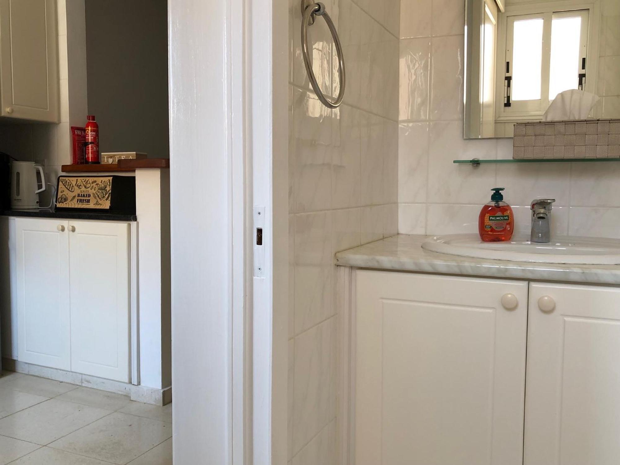 Regina Gardens - Modern 2 Bed Maisonette Holiday home