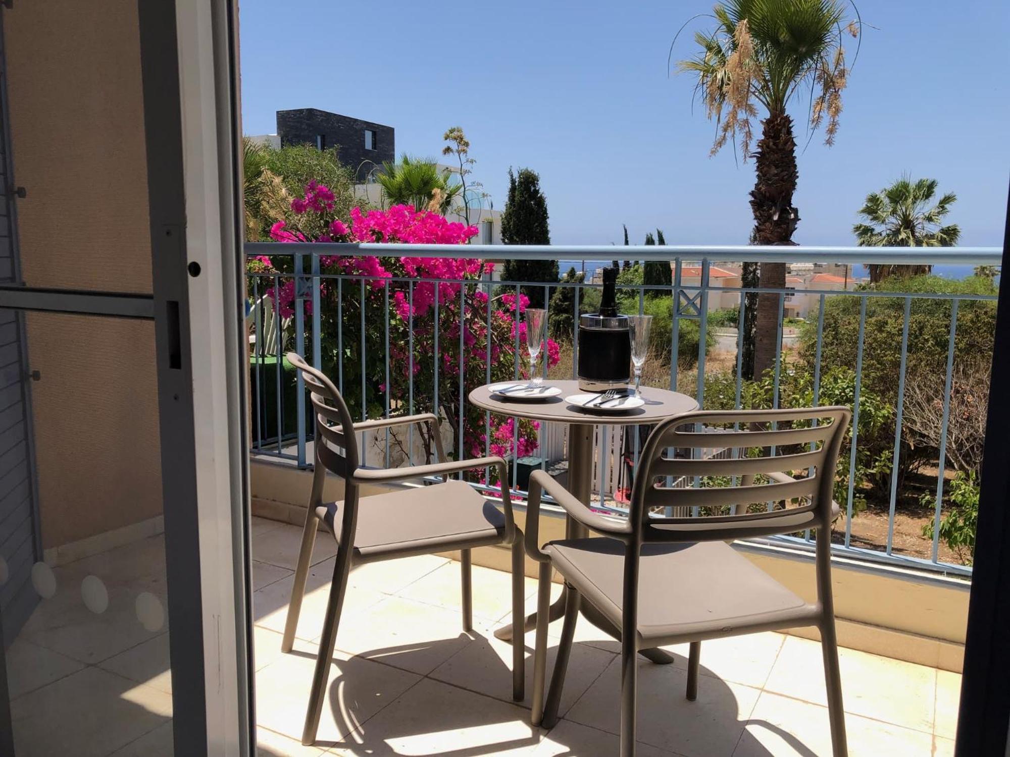 Regina Gardens - Modern 2 Bed Maisonette Holiday home *
